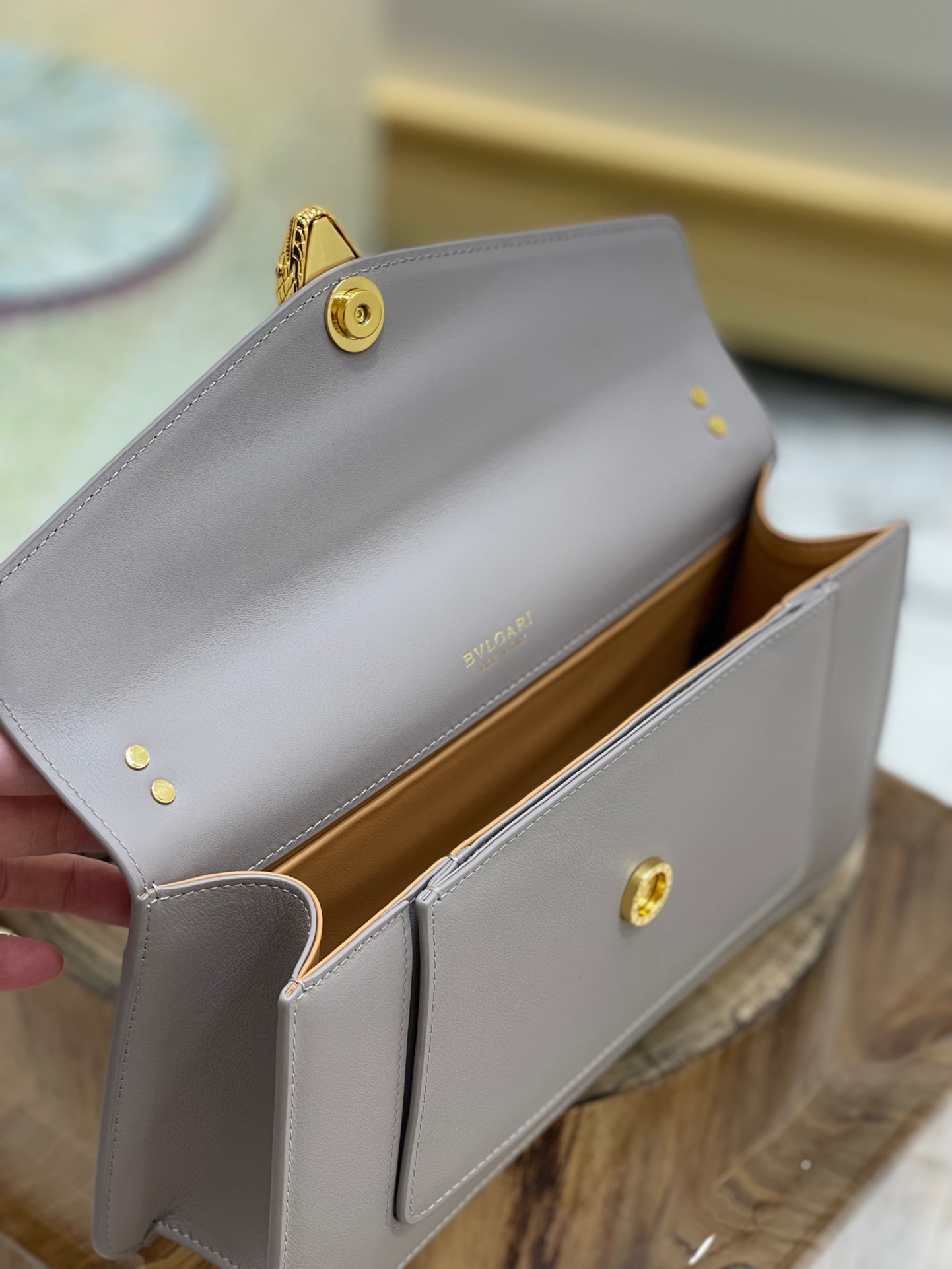 Handbags Bvlgari 292033 size:28*17*6 cm - vstockx