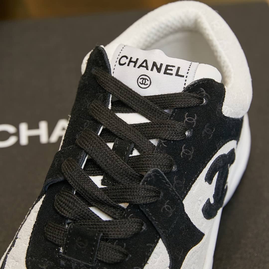 Chanel Low Top Trainer White Black (W) - vstockx