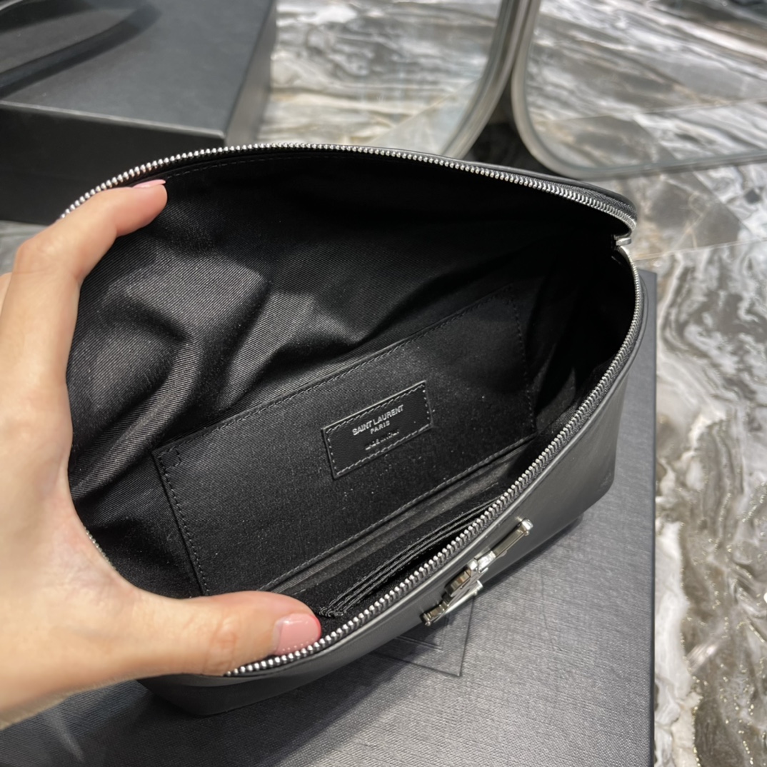 Handbags SAINT LAURENT 569737 size 25  14  3.5 cm - vstockx