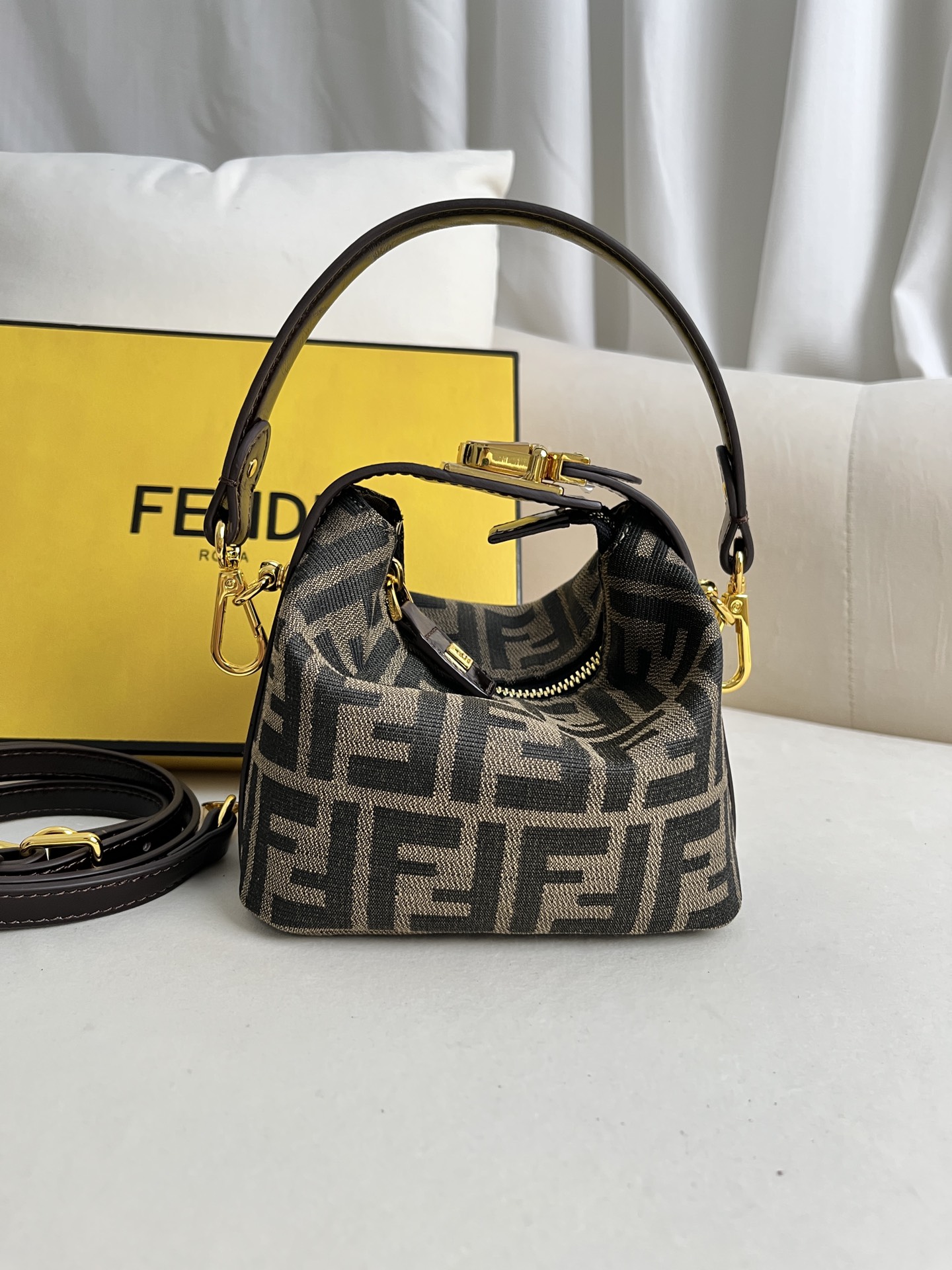 handbags FENDI 016 size:15*9*13cm - vstockx