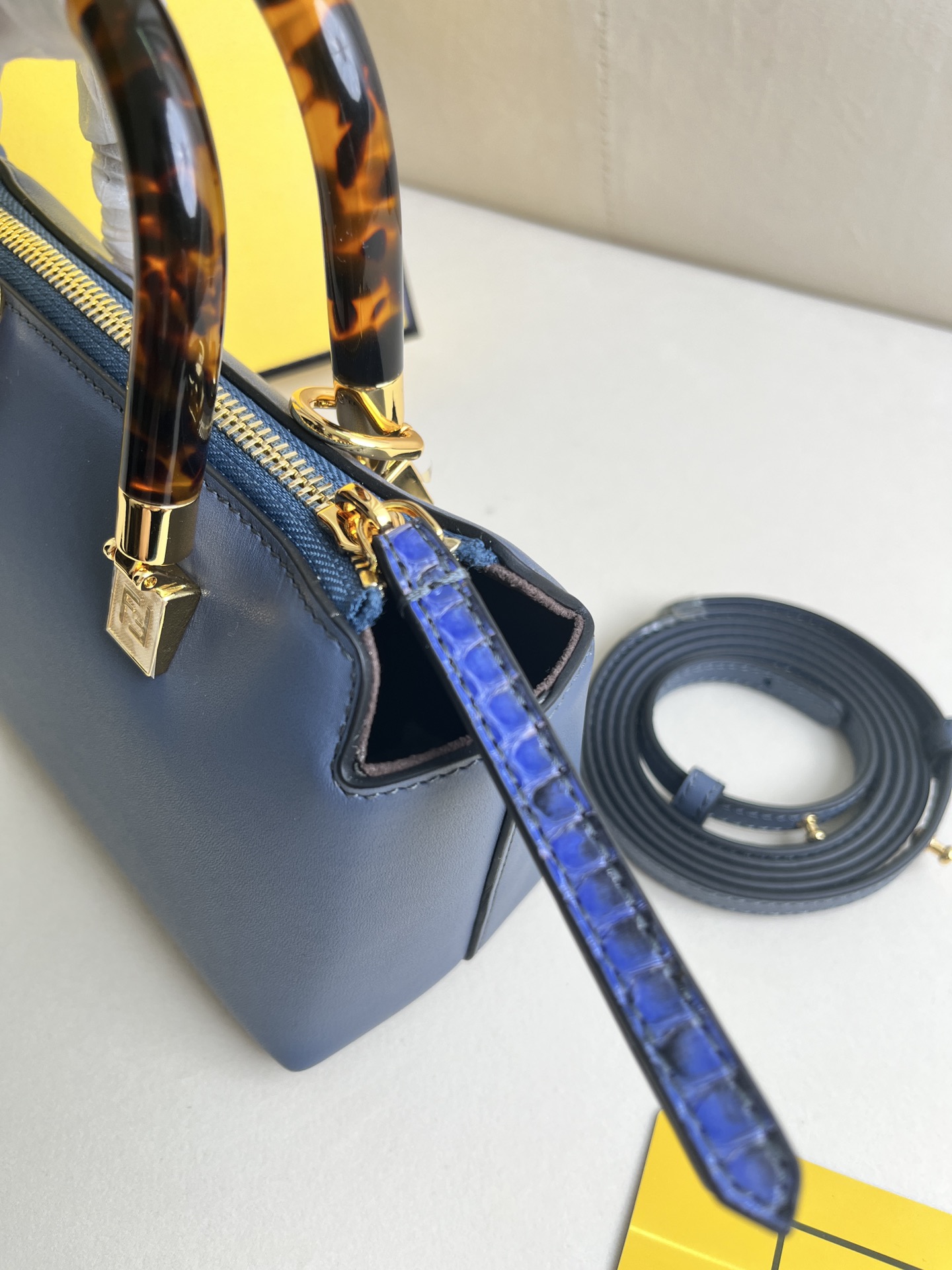 handbags FENDI 8BS067 size:20.5*12*9cm - vstockx