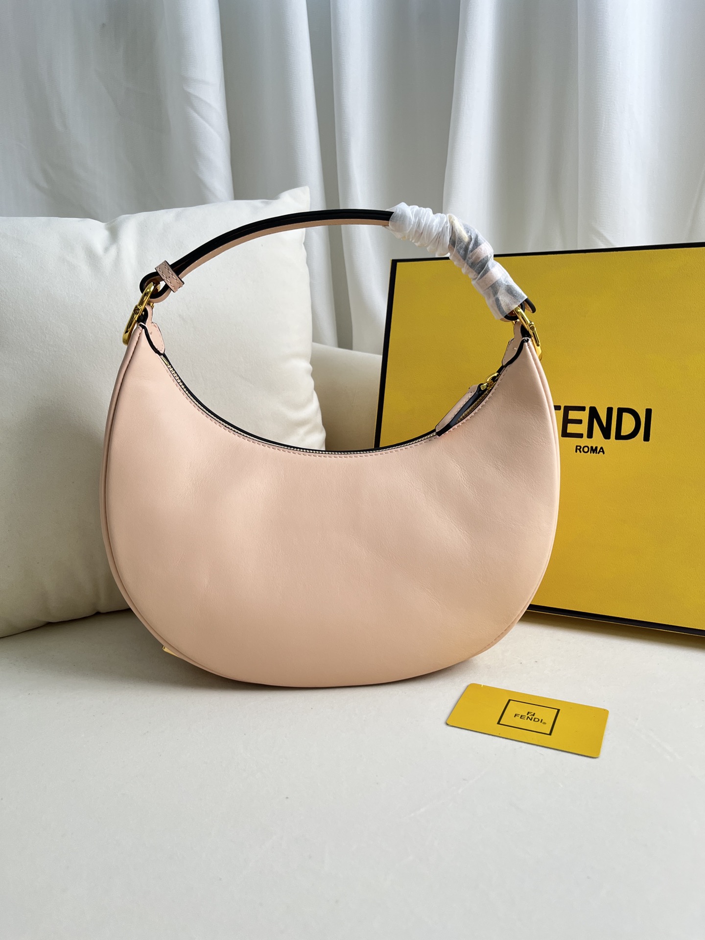 handbags FENDI 205 size:29*24.5*10cm - vstockx