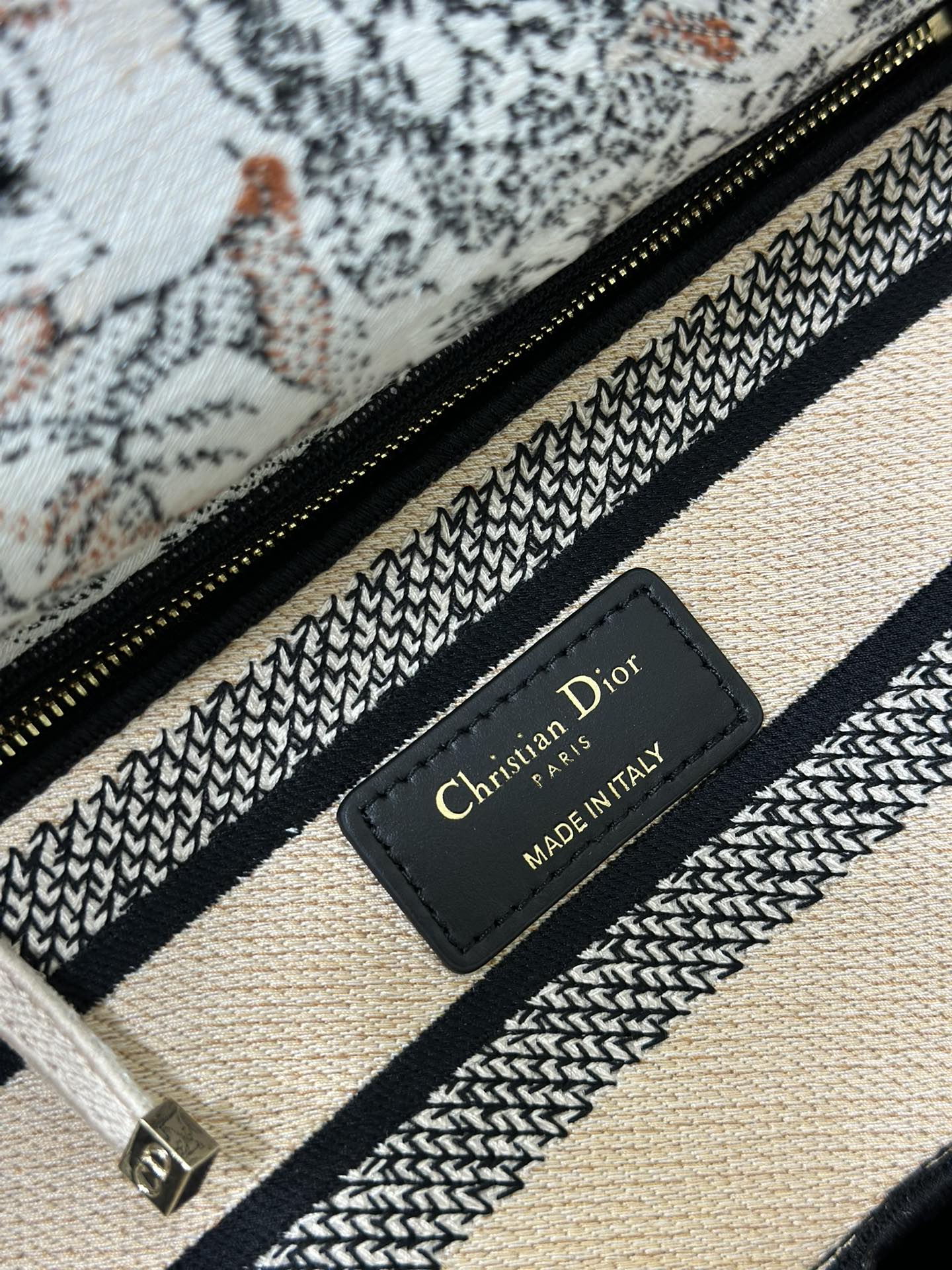 Handbag Dior M0565 size 24 x 20 x 11 cm - vstockx