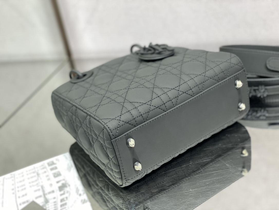 Handbag Dior size 20 cm - vstockx