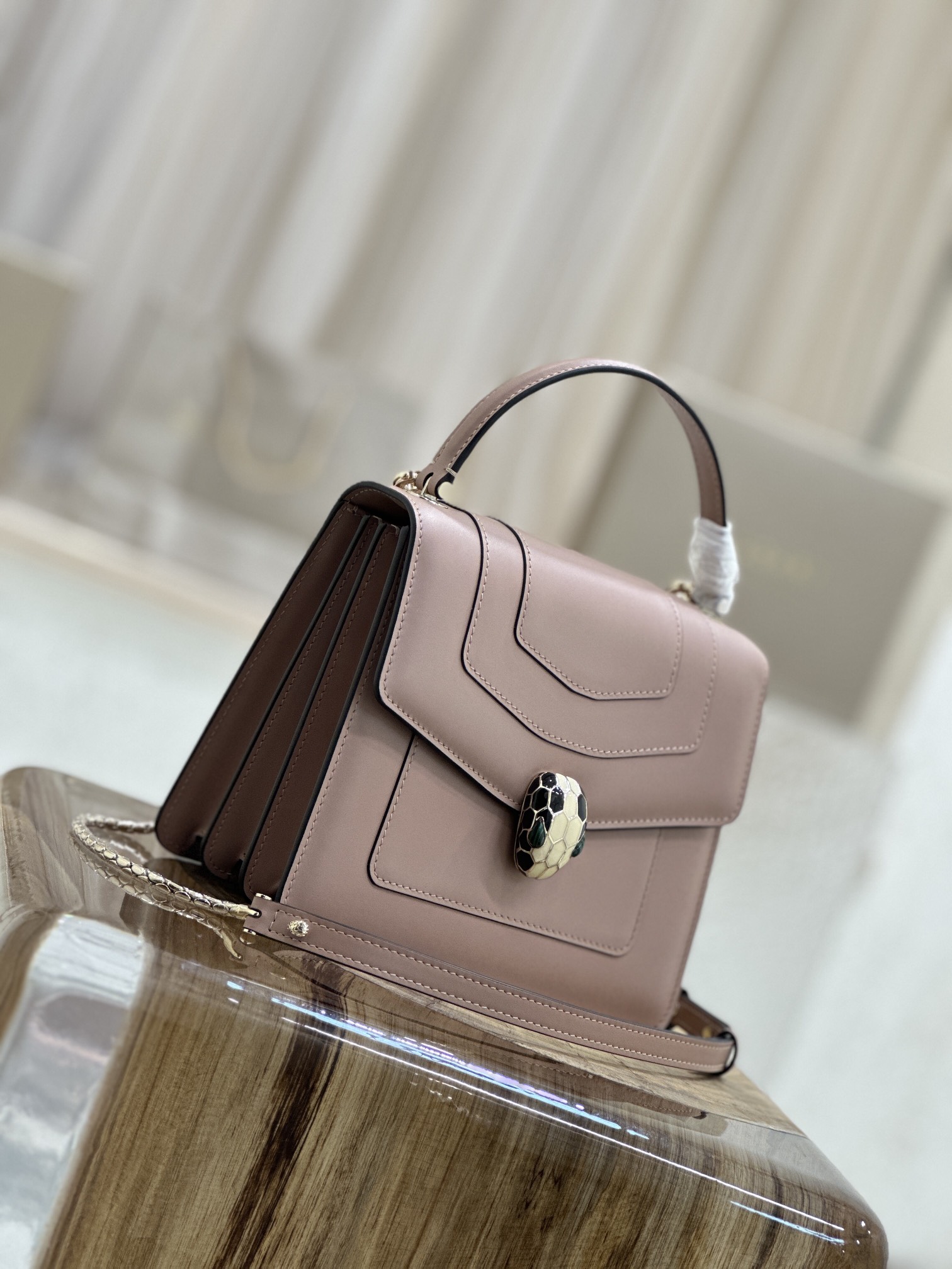 Handbags Bvlgari 38329 size:18*16*9 cm - vstockx