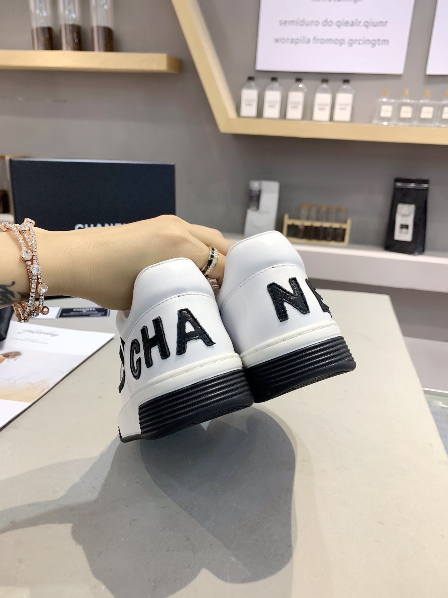 Chanel Low Top Sneaker 54 - vstockx