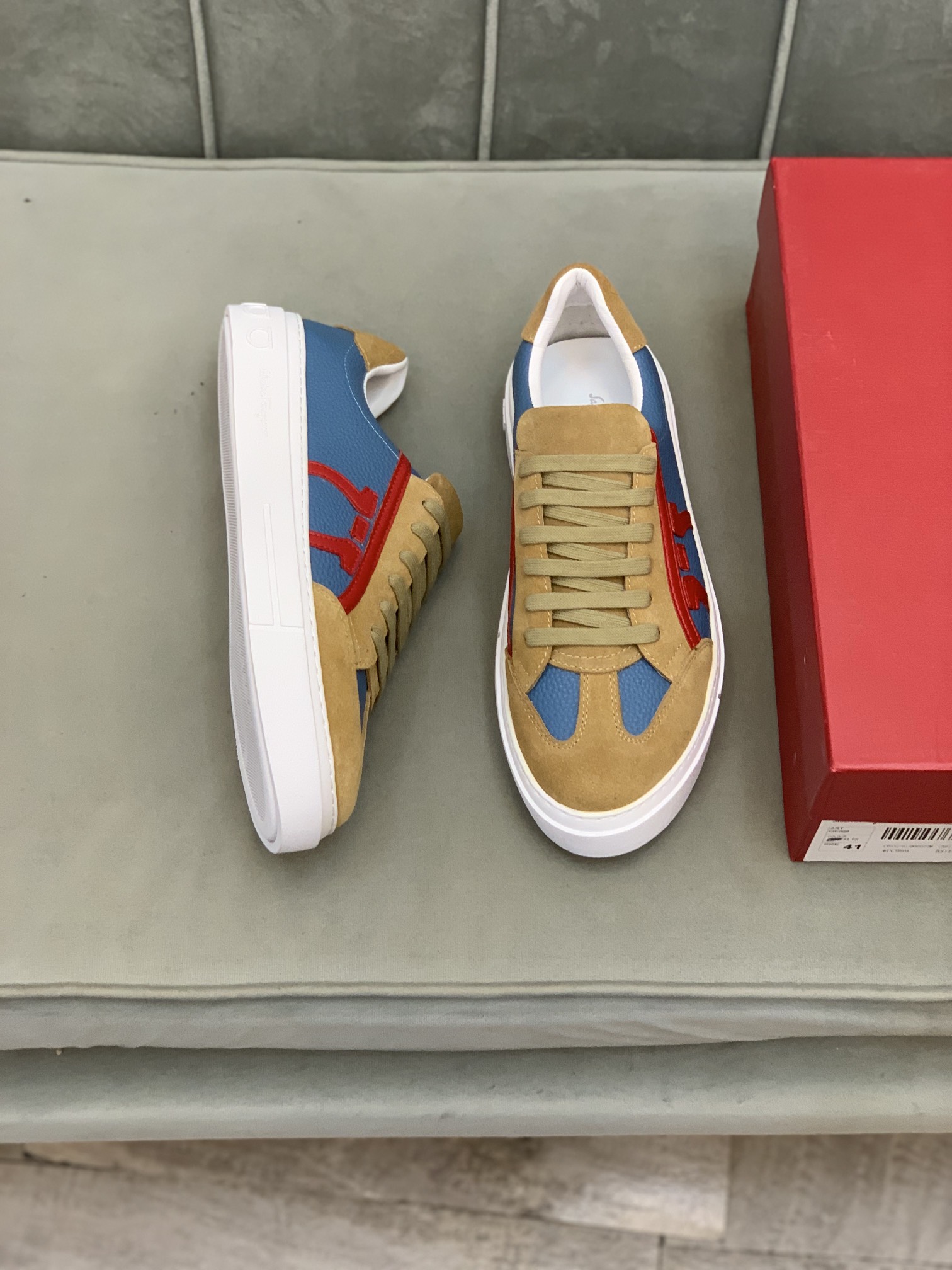 Salvatore Ferragamo Gancini Sneaker 17 - vstockx