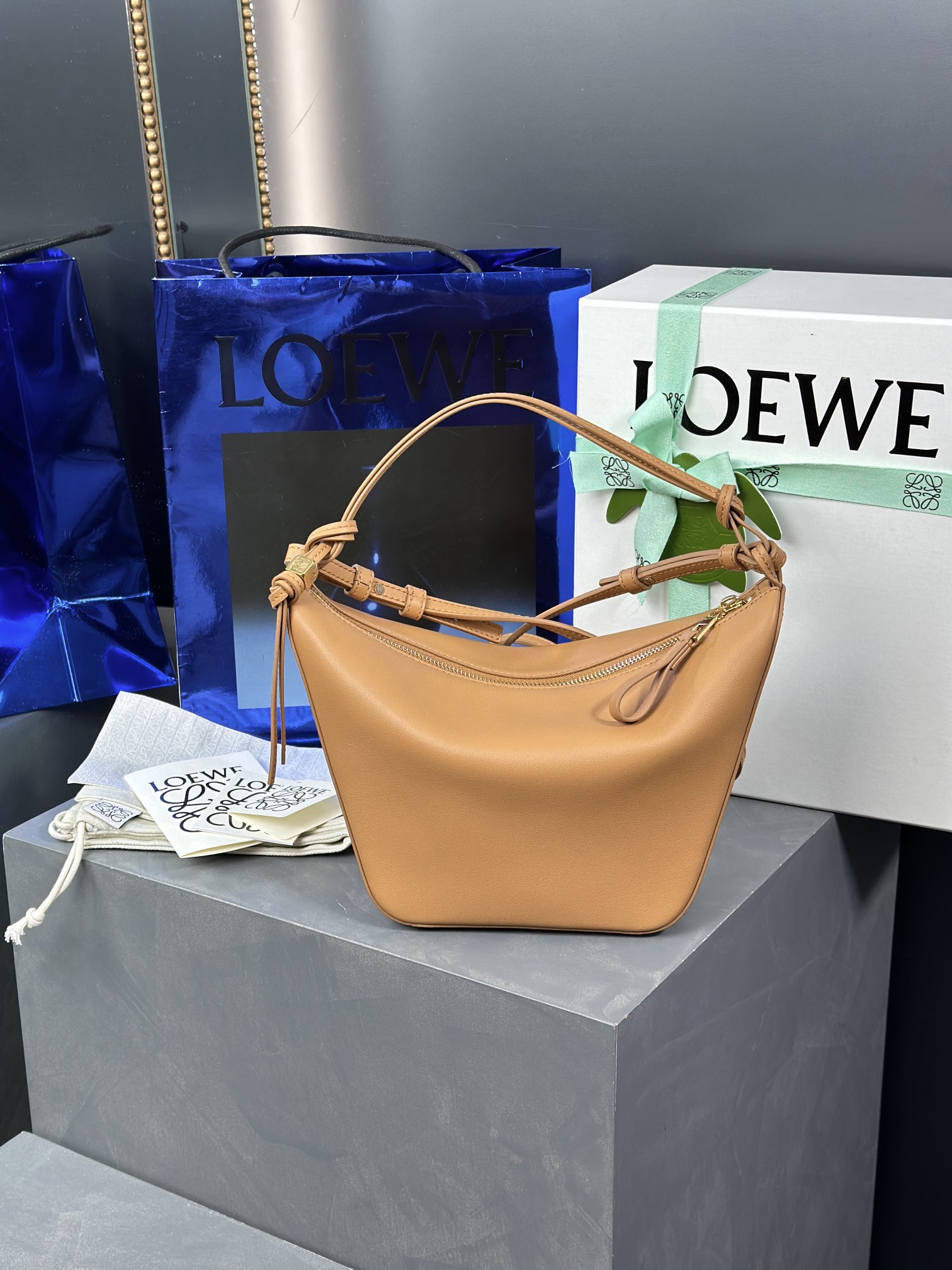 Handbags LOEWE   size:28-17-9.5 cm - vstockx