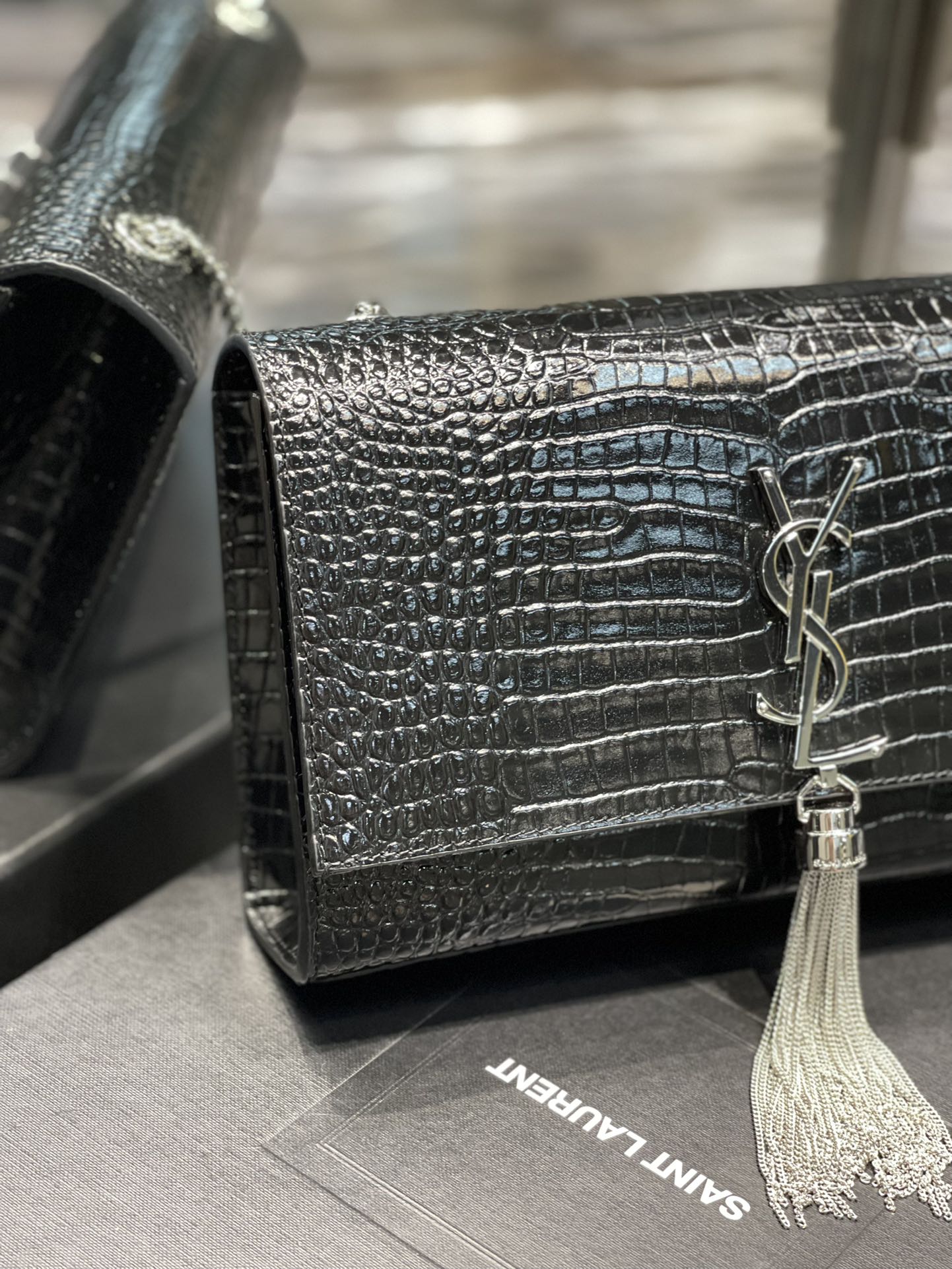 Handbags SAINT LAURENT 354119 size 24x14.5x5 cm - vstockx