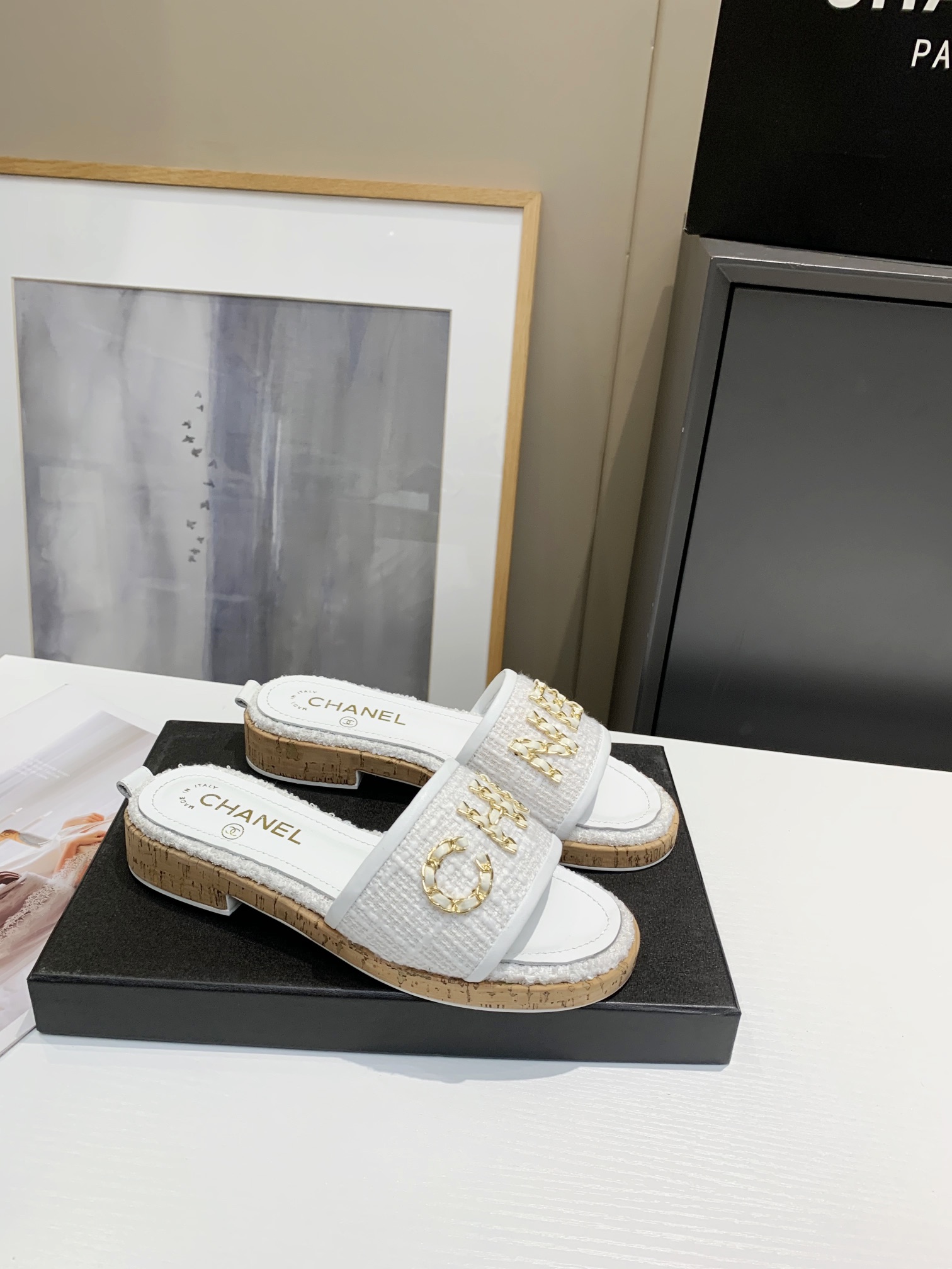 Chanel Slides 25 - vstockx