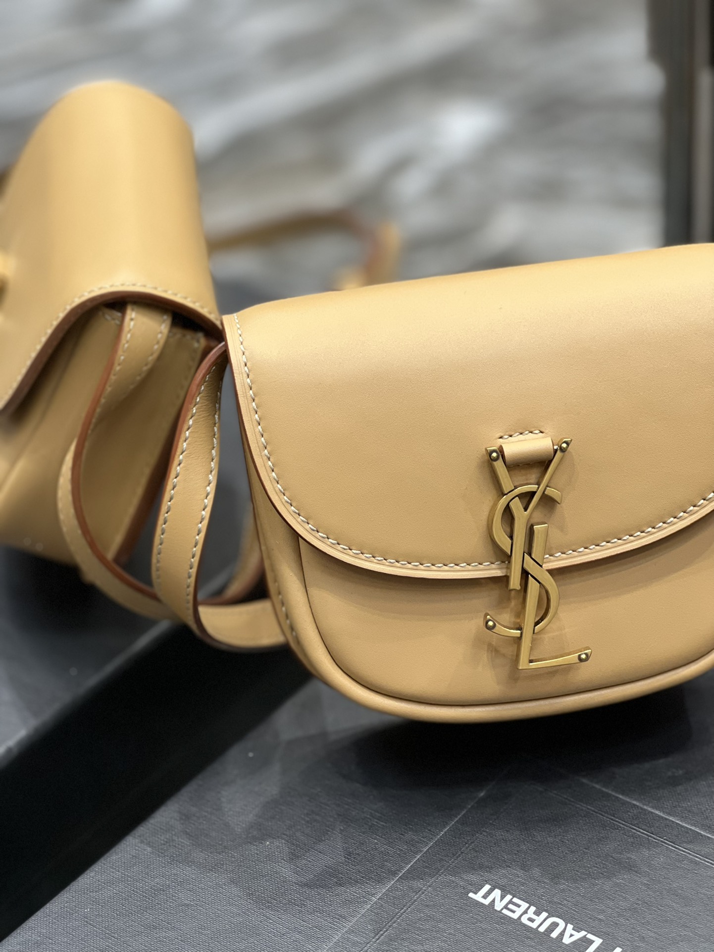 Handbags SAINT LAURENT 623097 size 18x15.5x5.5 cm - vstockx