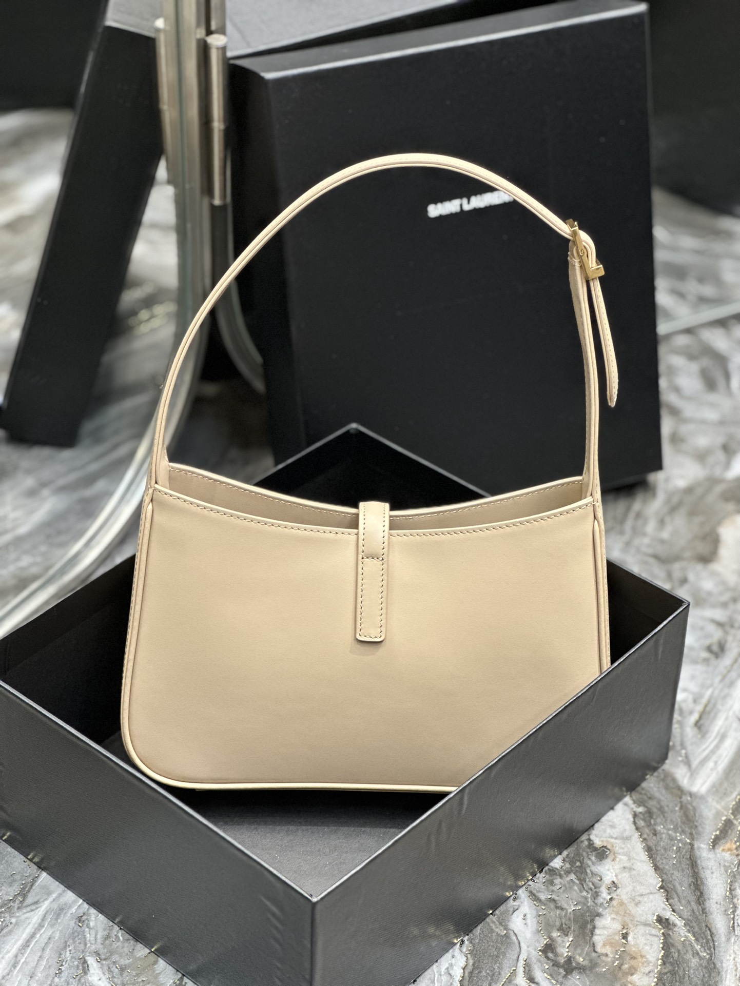 Handbags SAINT LAURENT 657228 size 25X14X6 cm - vstockx