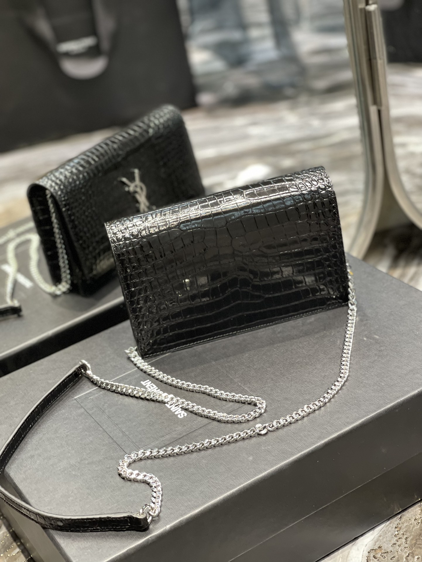 Handbags SAINT LAURENT 452159 size 19x12.5x4 cm - vstockx