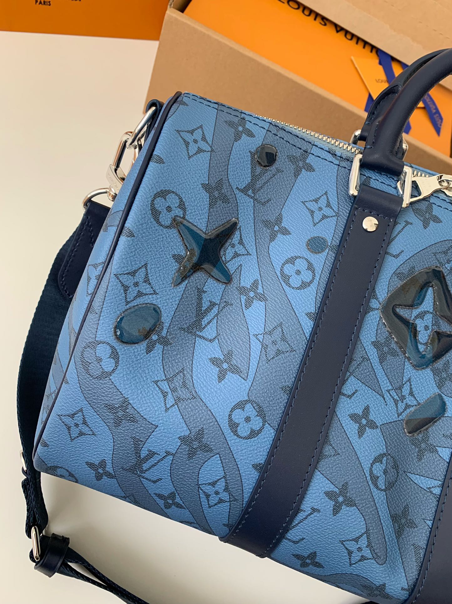 Handbags Louis Vuitton M22573 size:34*21*16 cm - vstockx