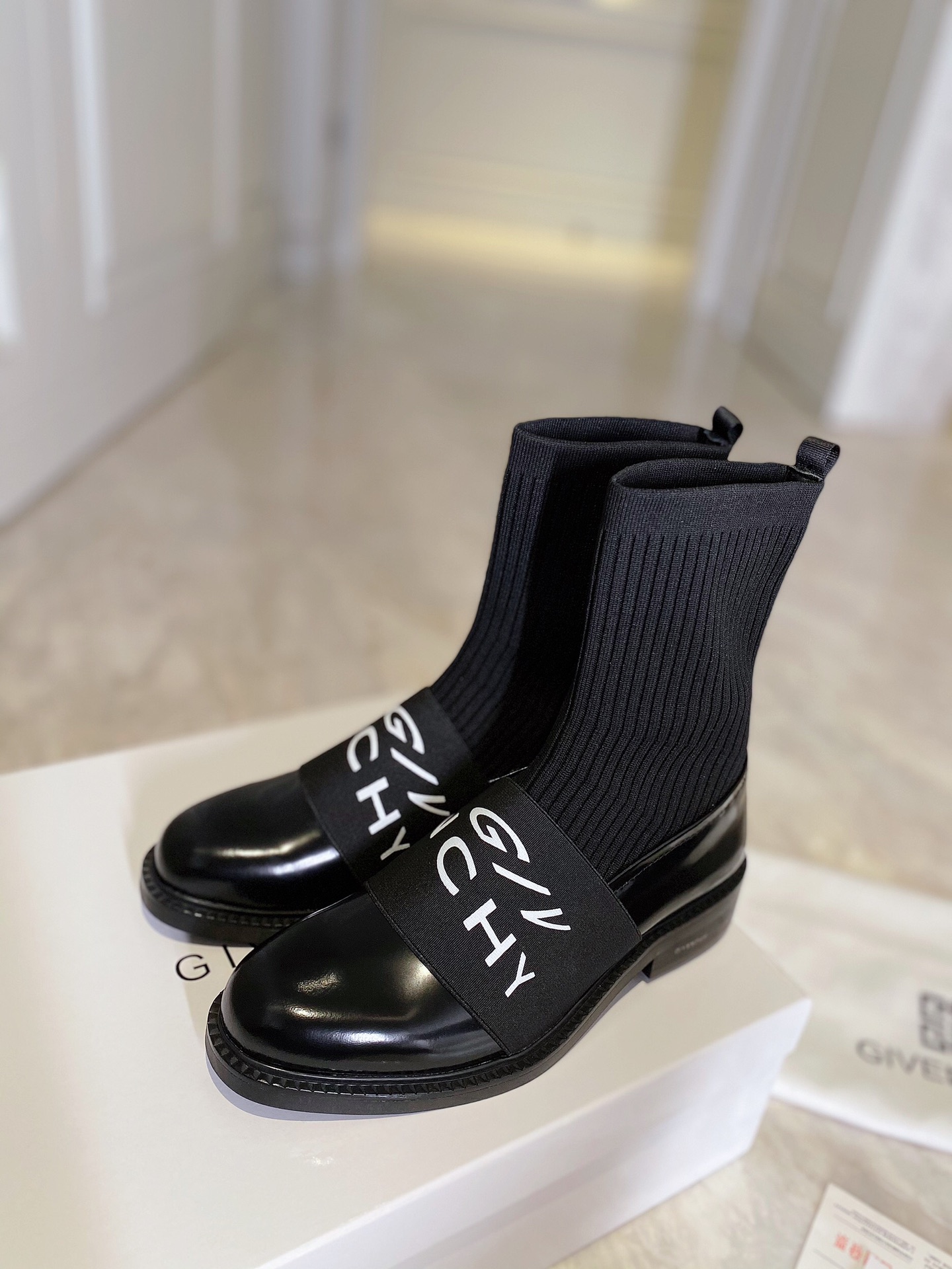 Givenchy Boots 9 - vstockx
