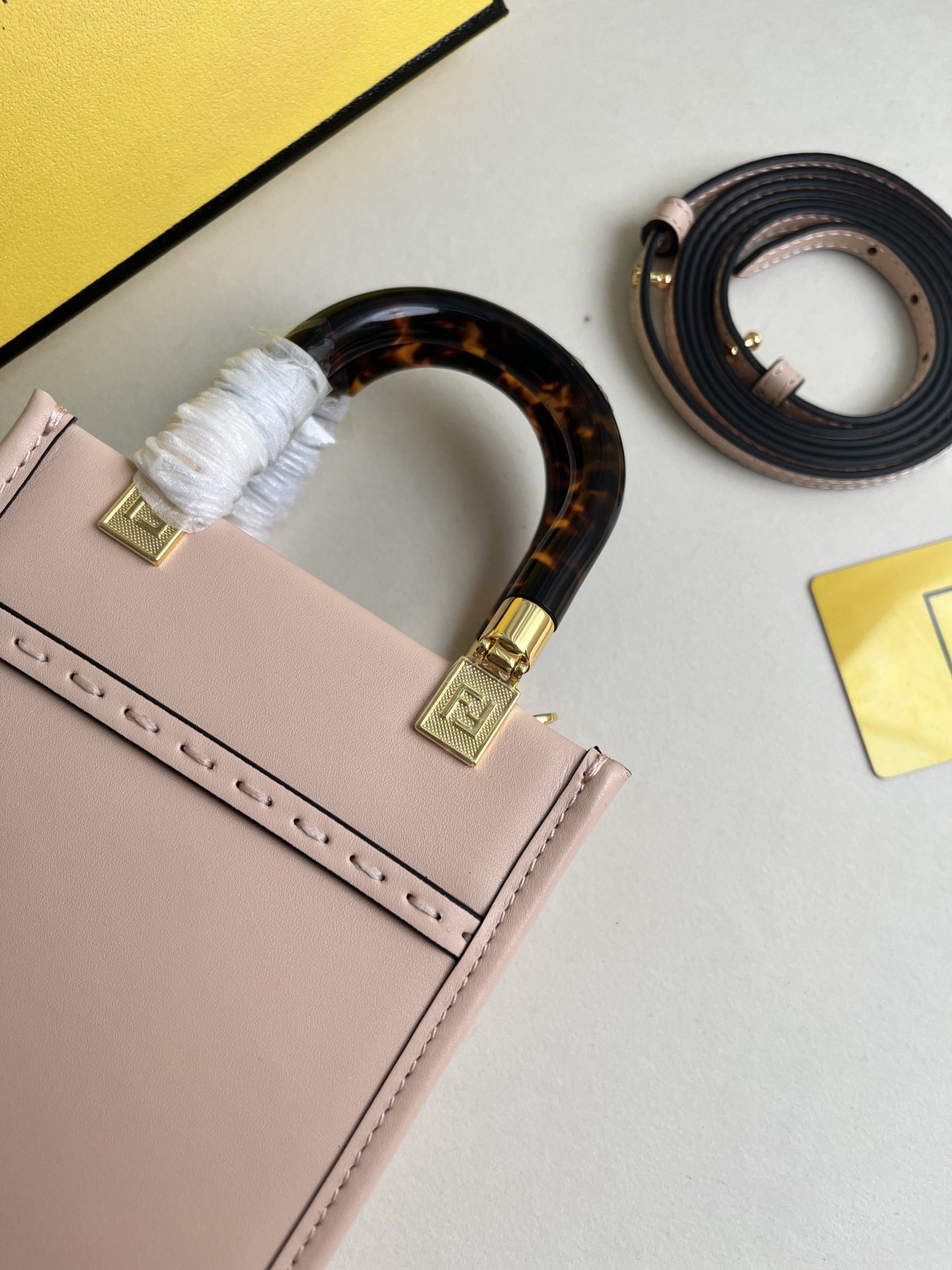 handbags FENDI 208 size:18*13*6.5 - vstockx