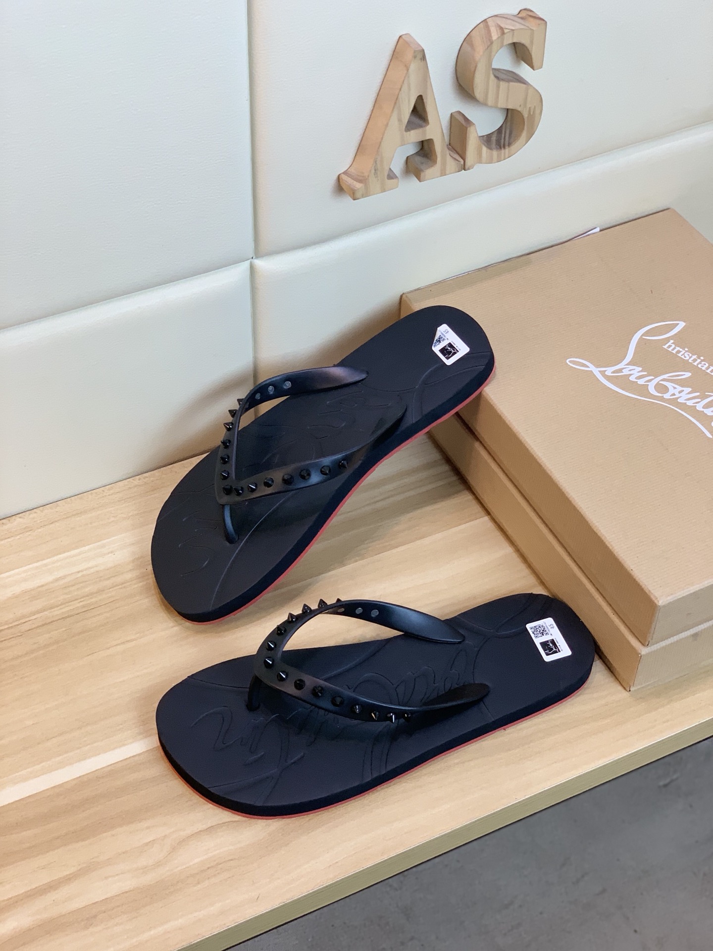 Christian Louboutin Loubi Flip Flat 4 - vstockx