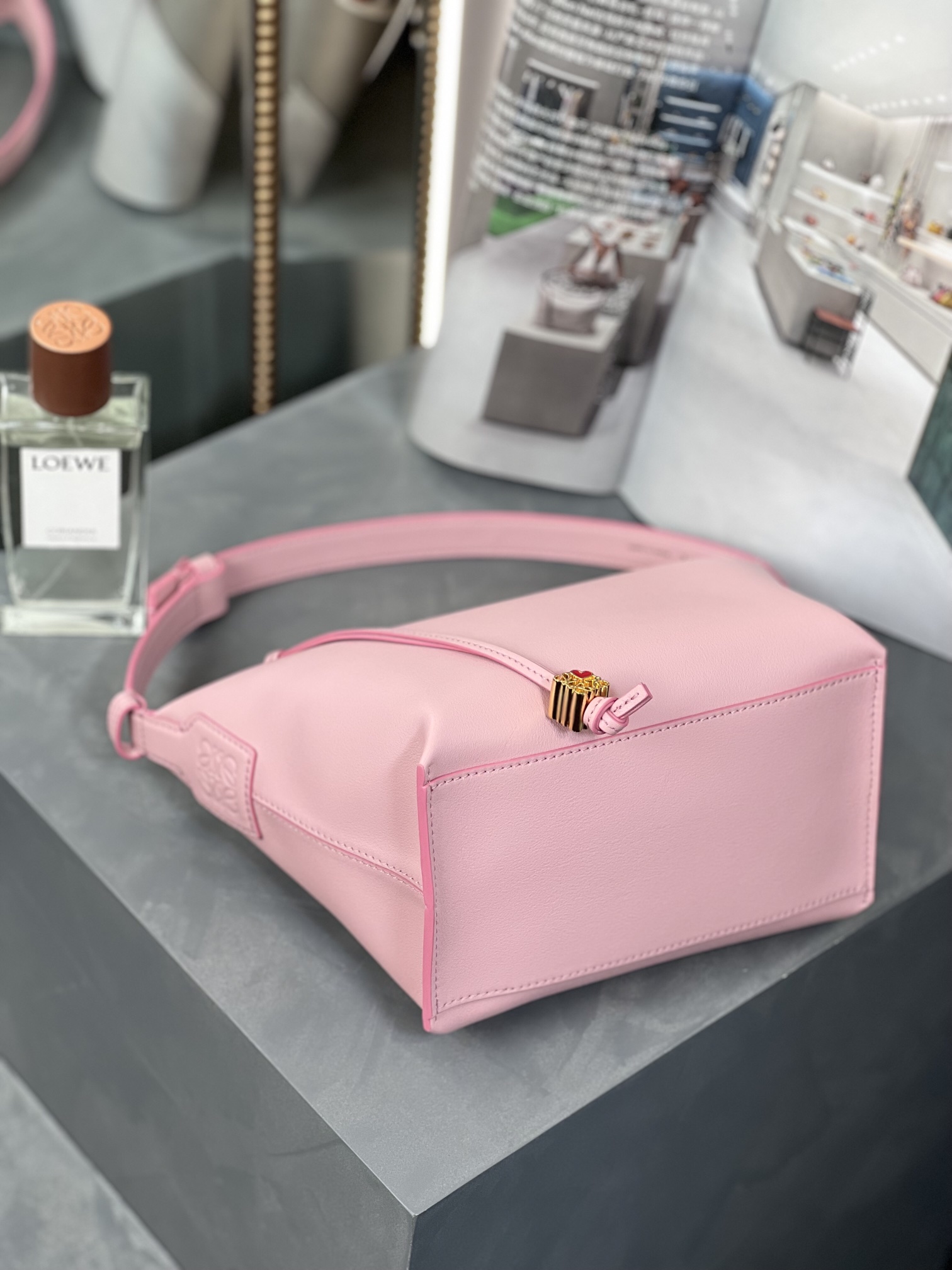 Handbags LOEWE Cubi size:21-17-13 cm - vstockx