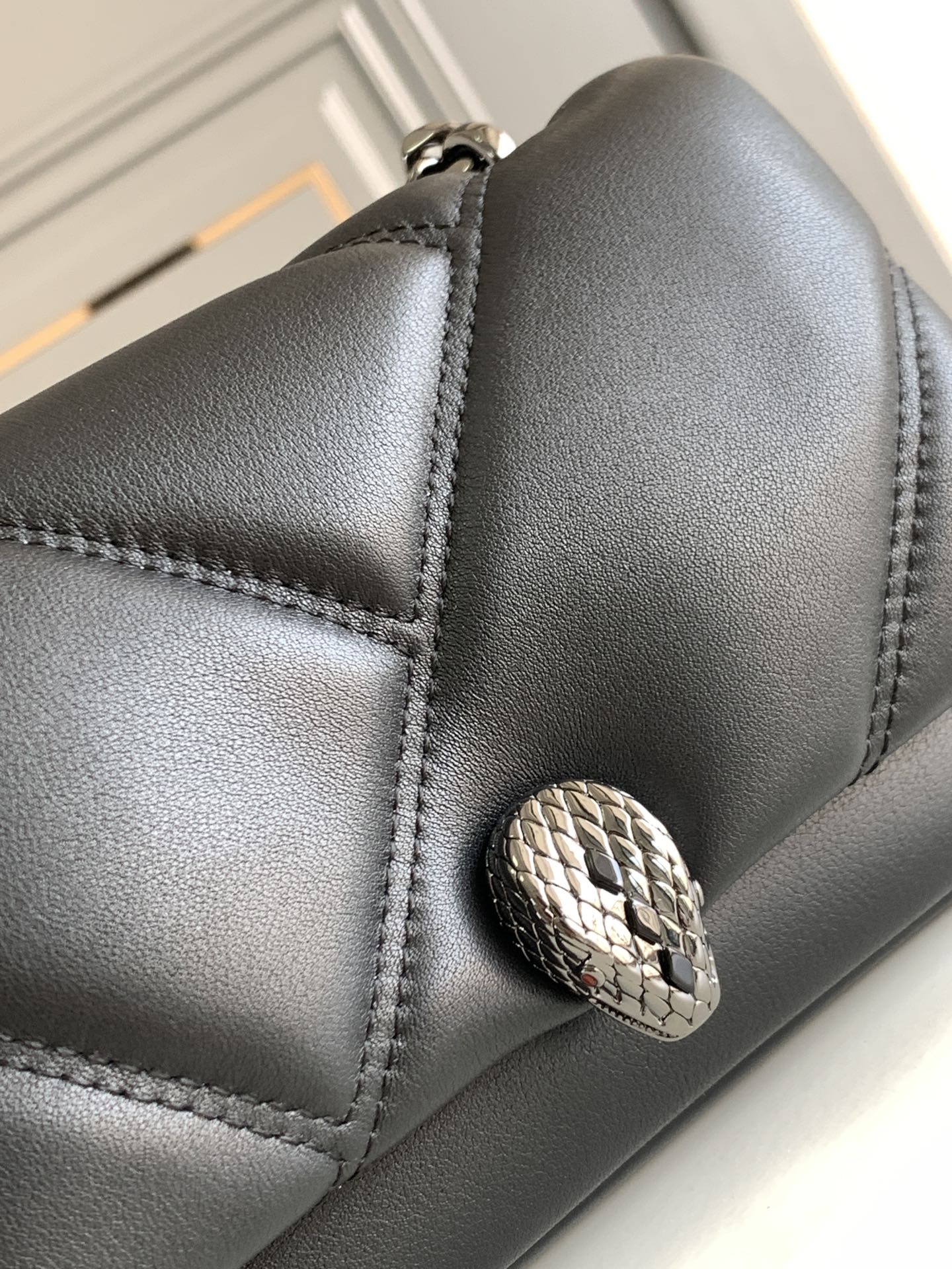 Handbags Bvlgari 2910850801 size:18*12*8 cm - vstockx