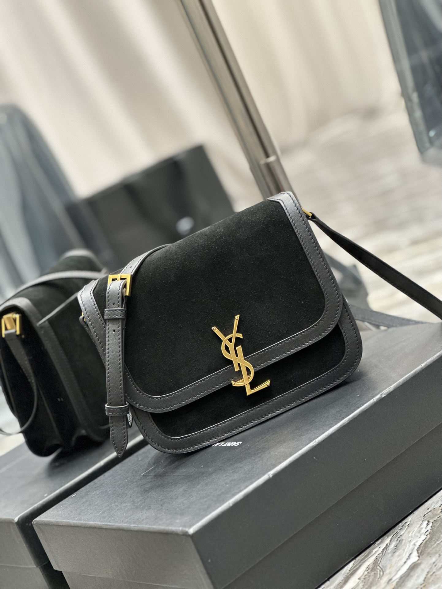 Handbags SAINT LAURENT 635025 size 22x18x5 cm - vstockx