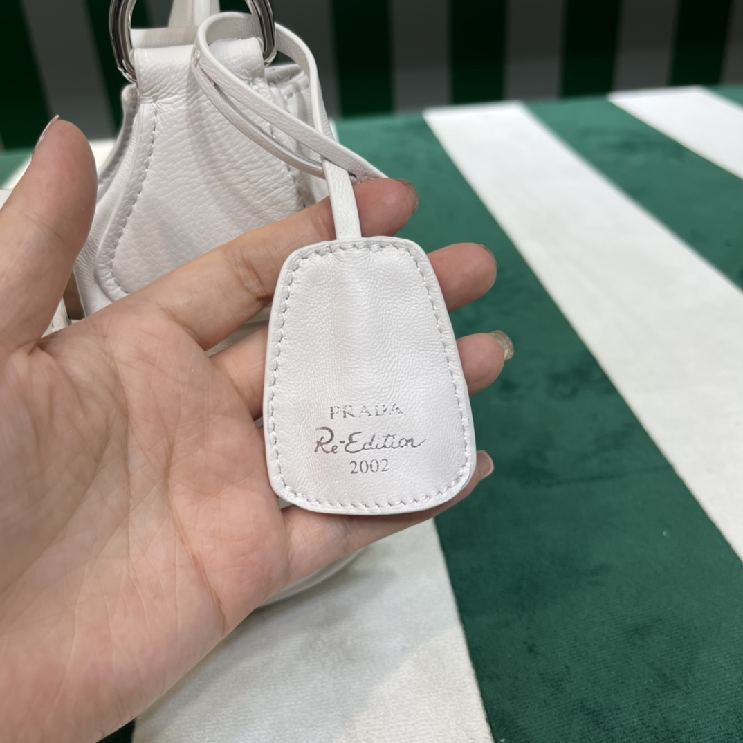 Handbags Prada PRADA PASSAVELA 1BA381 size:23x16x9 cm - vstockx