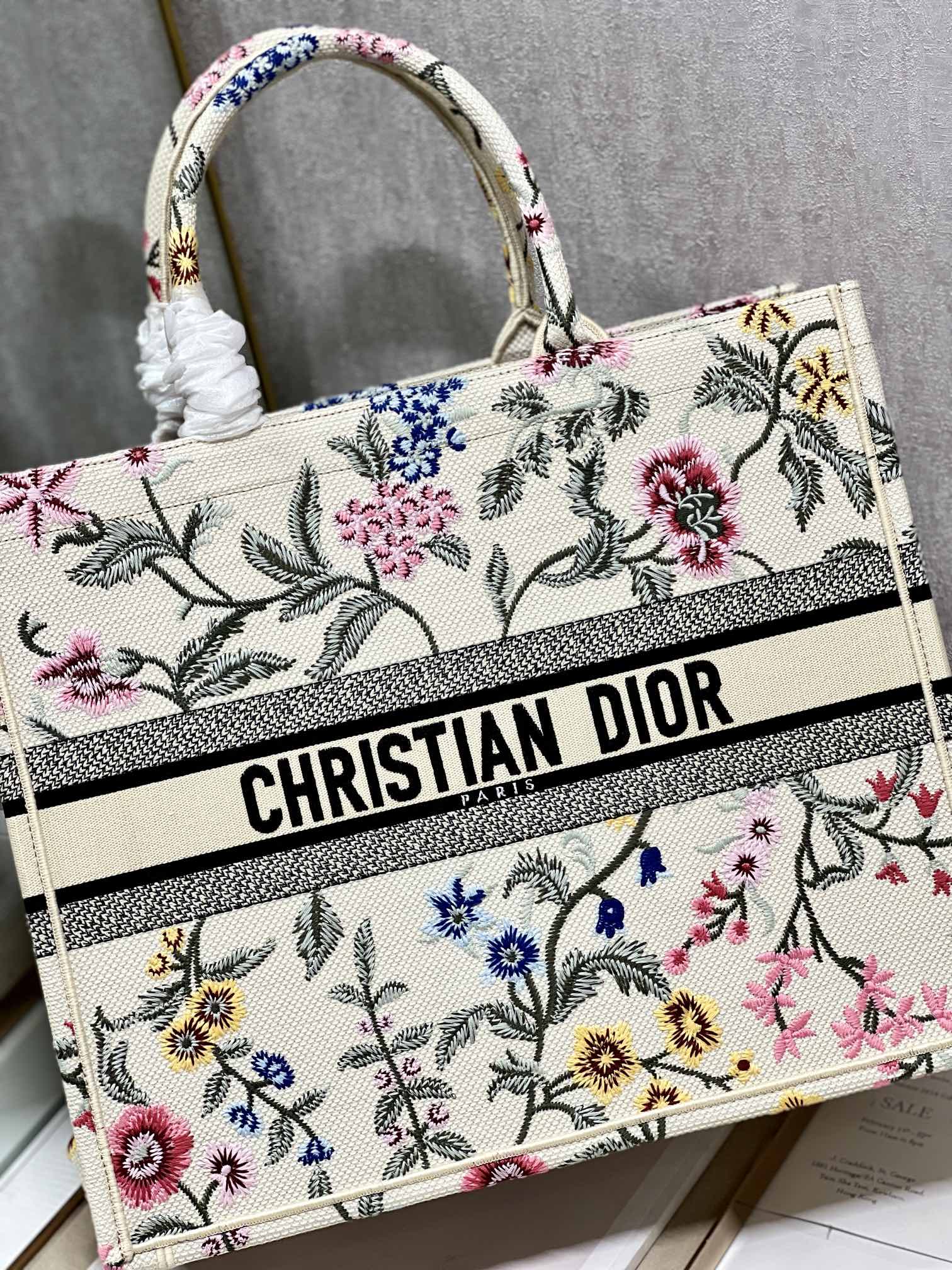 Handbag Dior 1286 size 42  35  18.5 cm - vstockx