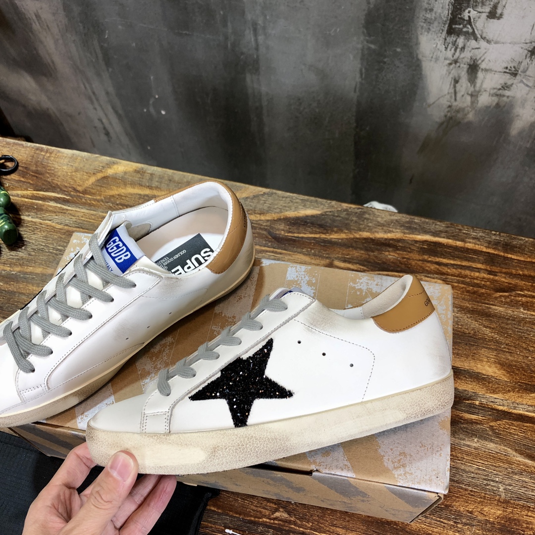 Golden Goose Superstar distressed-finish sneakers 14 - vstockx
