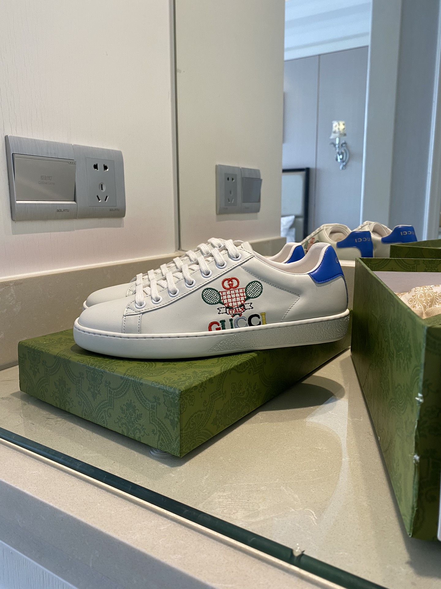 Gucci Women's Ace sneaker with bee sneaker 4 - vstockx