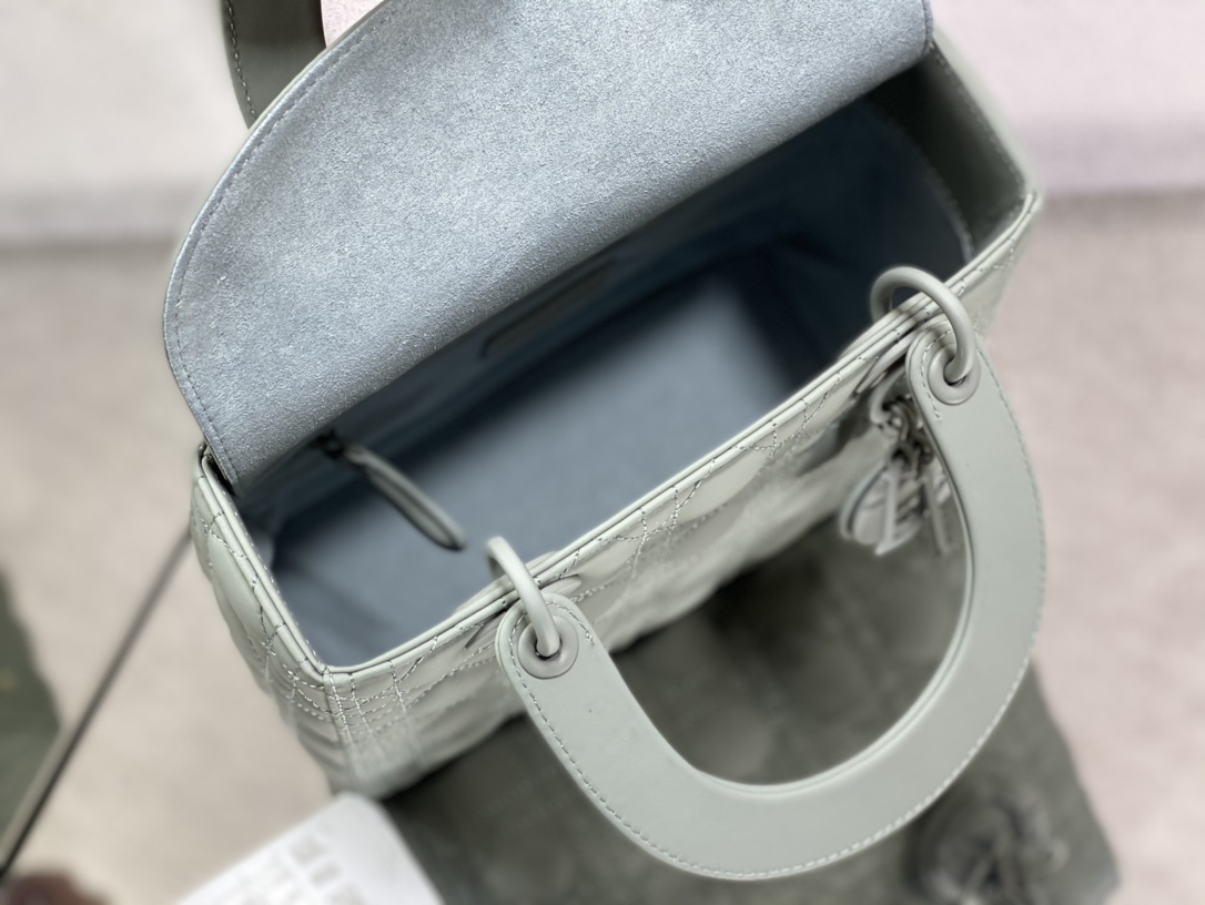 Handbag Dior size 24 cm - vstockx