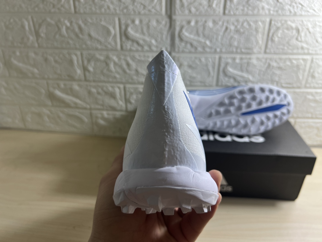 AD football shoes 22 - vstockx
