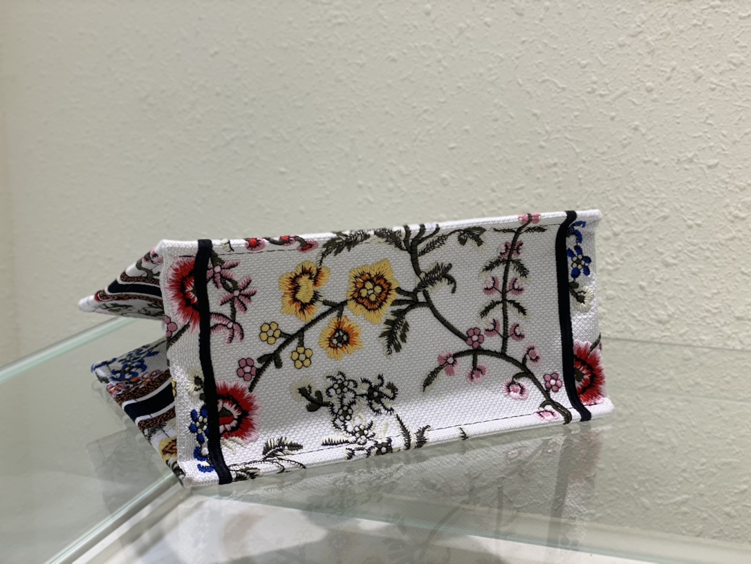 Handbag Dior 8002 size 26 cm - vstockx