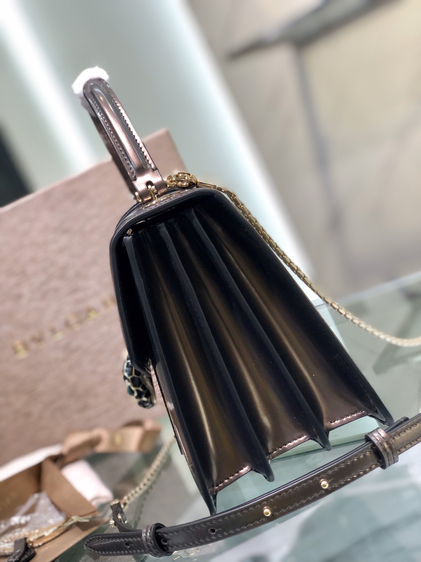 Handbags Bvlgari 38329 size:18*16*11 cm - vstockx