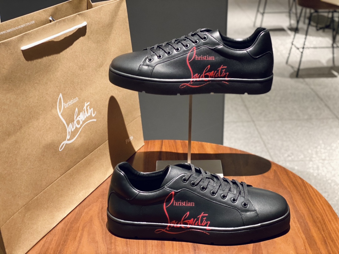 Christian Louboutin Low Top Sneakers 4 - vstockx