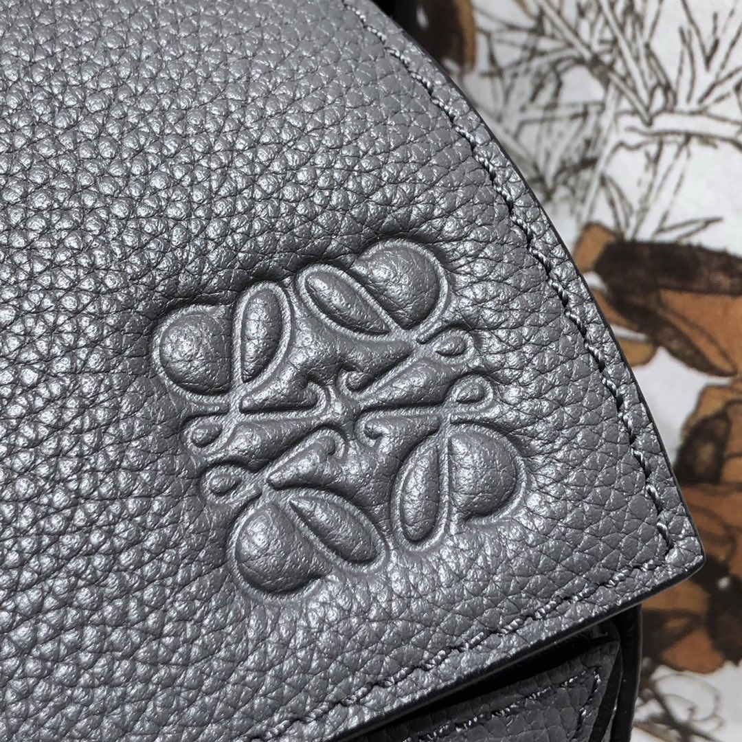 Handbags LOEWE Ykk size:29x18x12 cm - vstockx