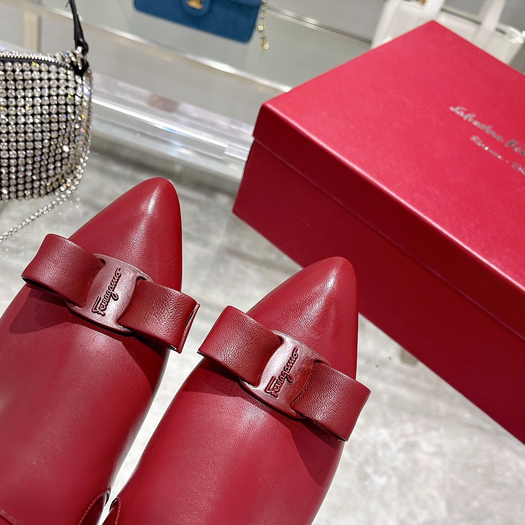 Salvatore Ferragamo Boots 9 - vstockx