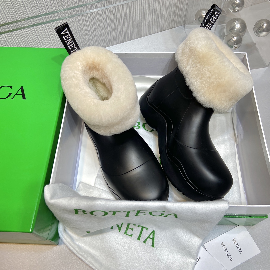 Bottega Veneta Boots 11 - vstockx