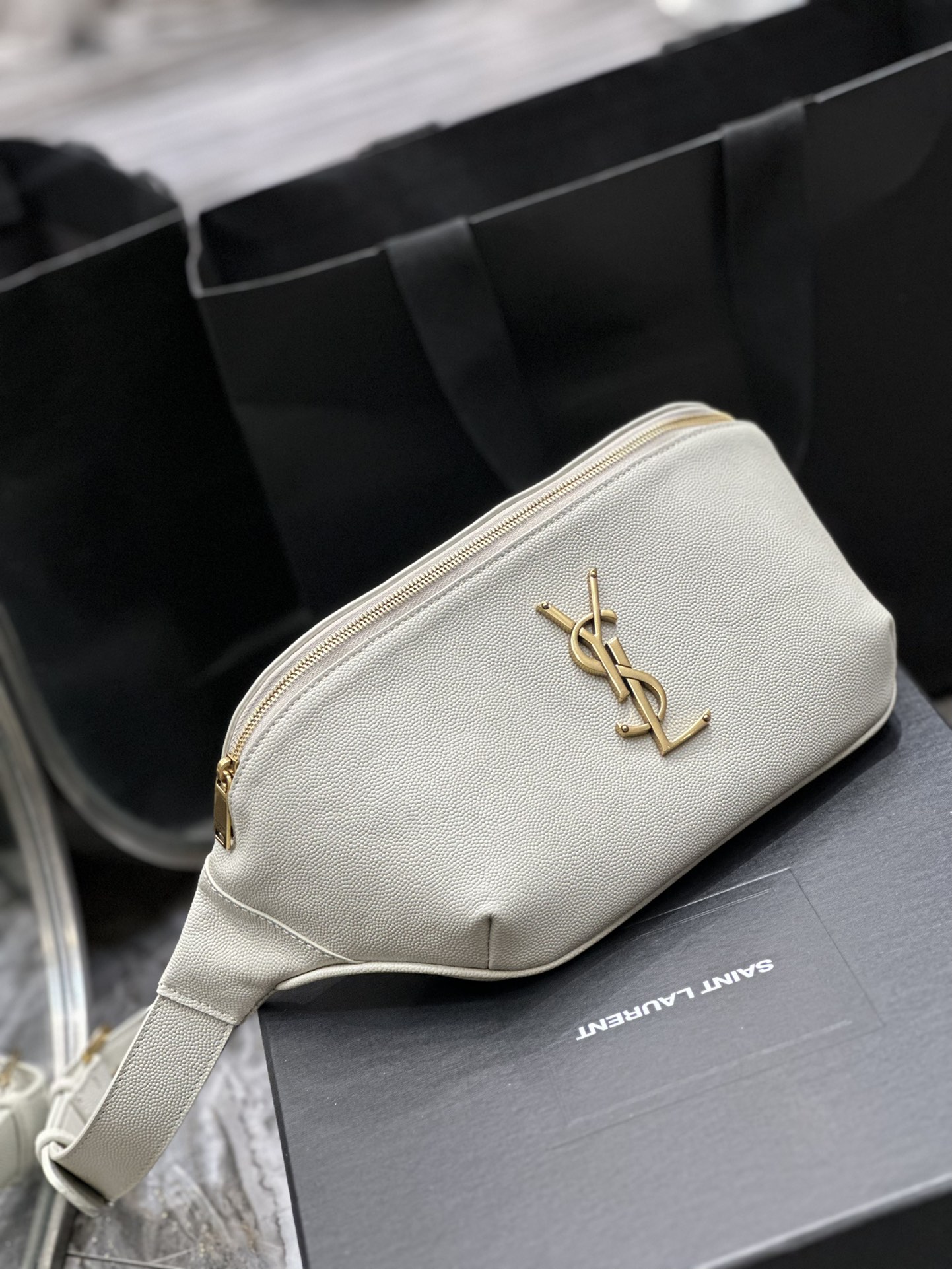 Handbags SAINT LAURENT 569737 size 25  14  3.5 cm - vstockx