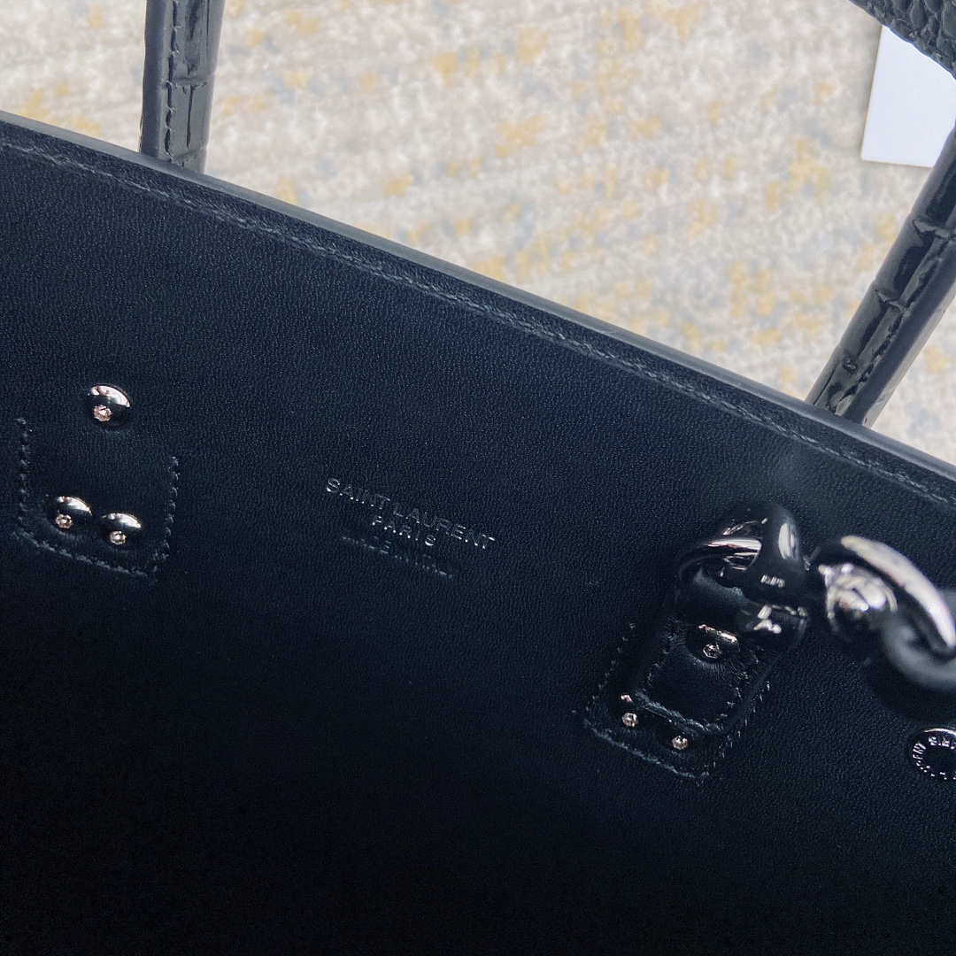 Handbags SAINT LAURENT 421863 size 26*20.5*12.5 cm - vstockx