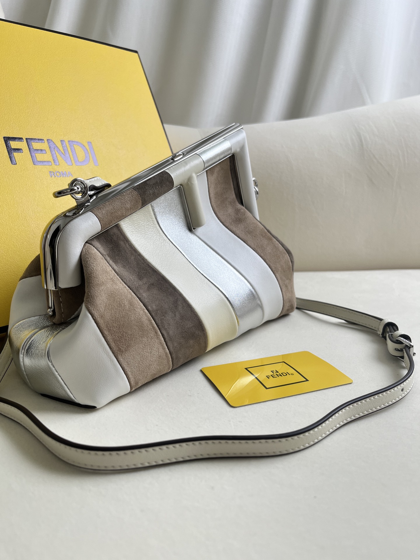 handbags FENDI 129 size:26*18*9.5cm - vstockx