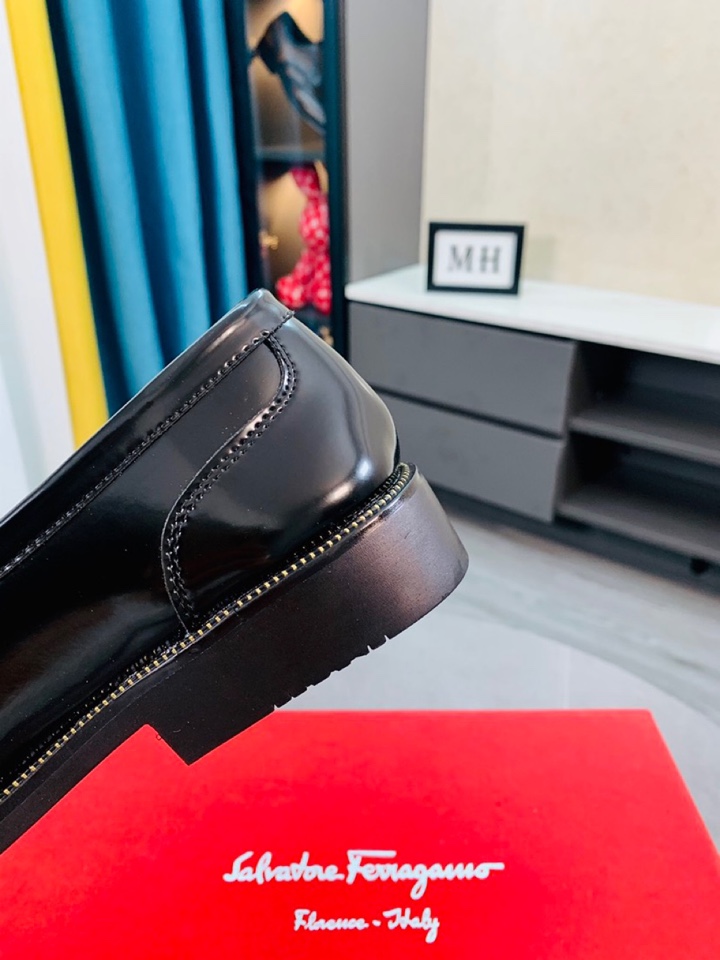 Salvatore Ferragamo Boots 33 - vstockx