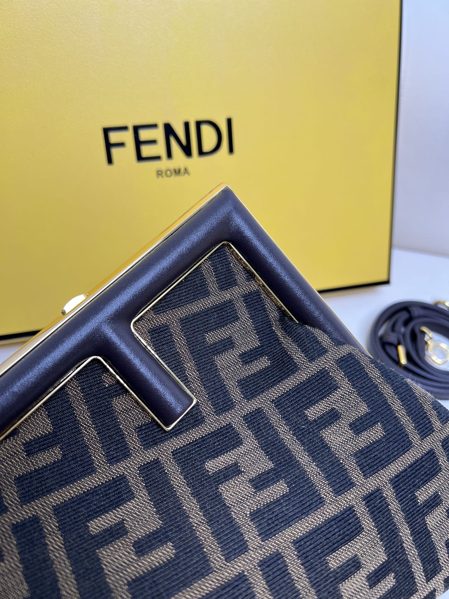 handbags FENDI 8BP229 sie:18*26*9.5cm - vstockx