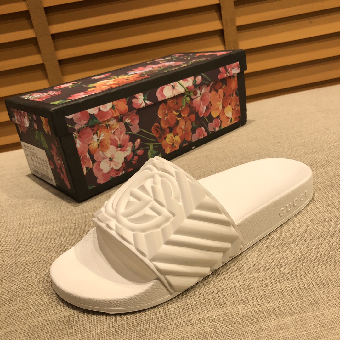 Gucci Slippers 51 - vstockx