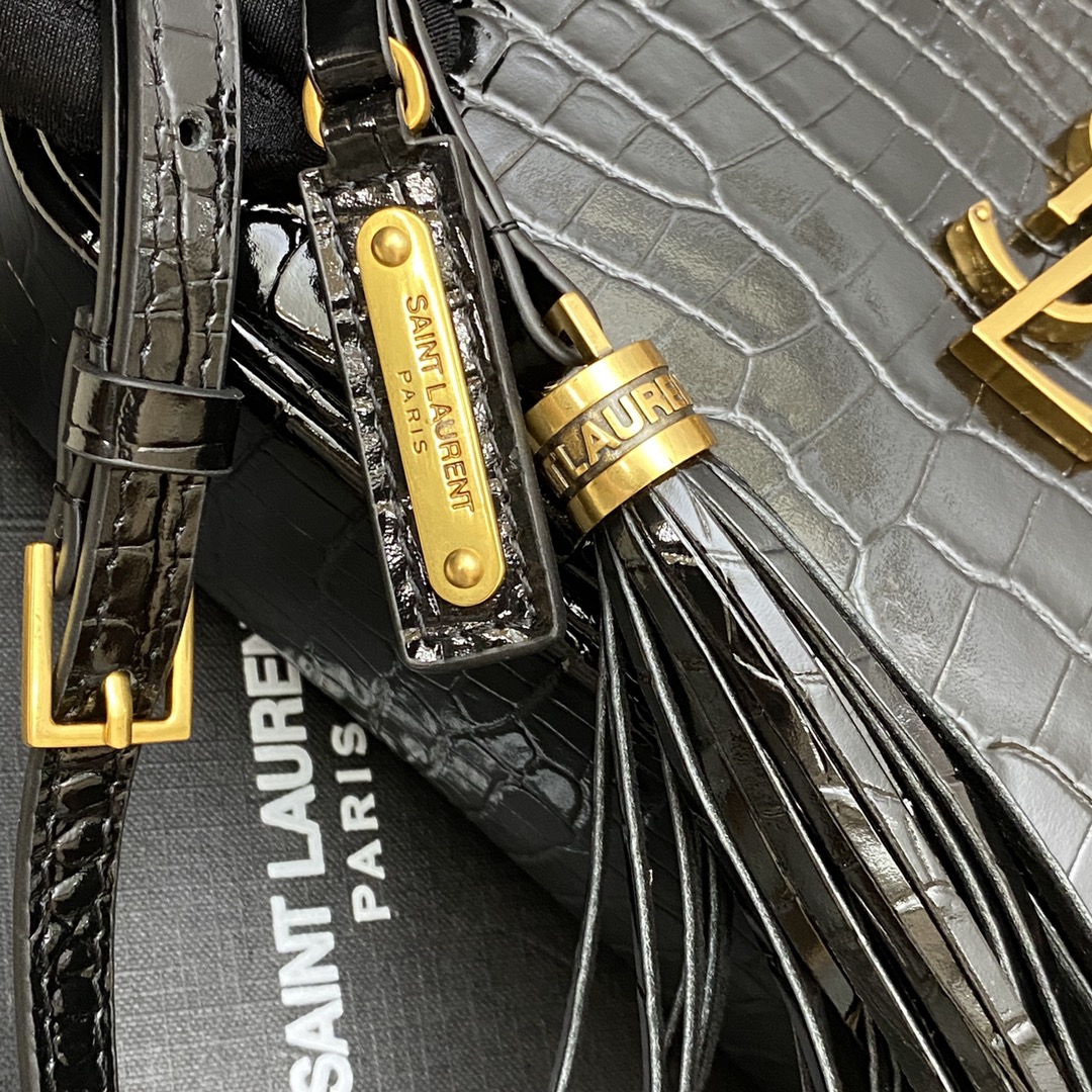 Handbags SAINT LAURENT 520534 size 23x16x6 cm - vstockx