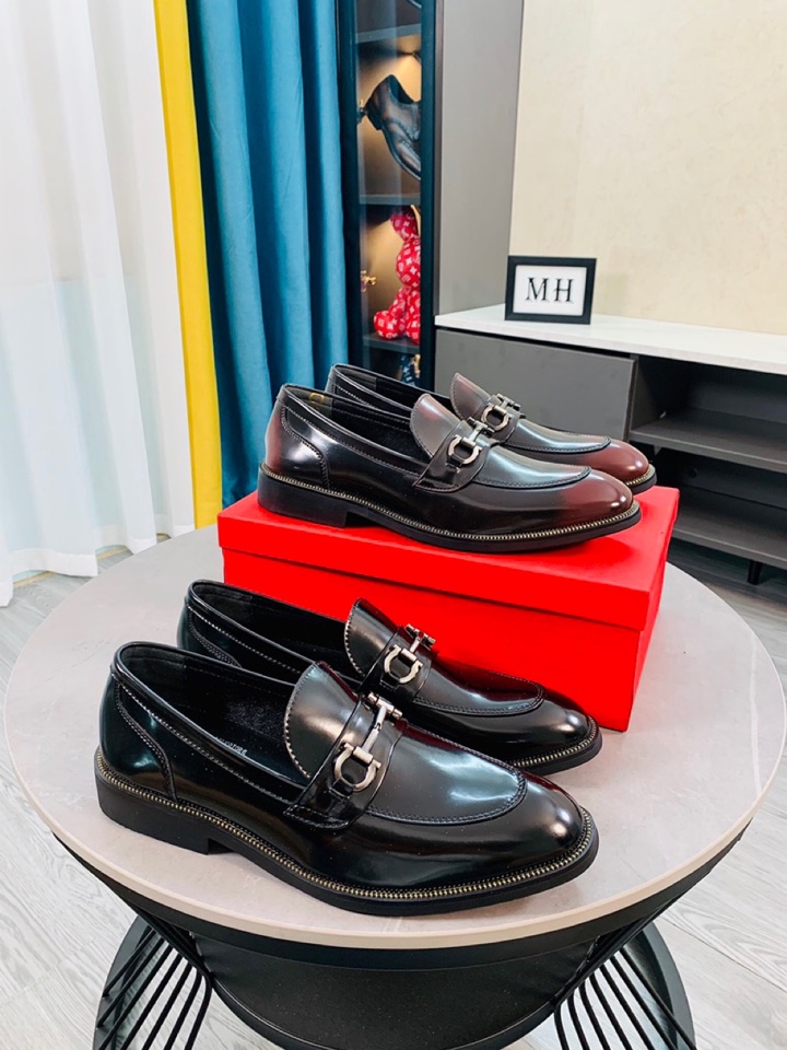 Salvatore Ferragamo Boots 33 - vstockx