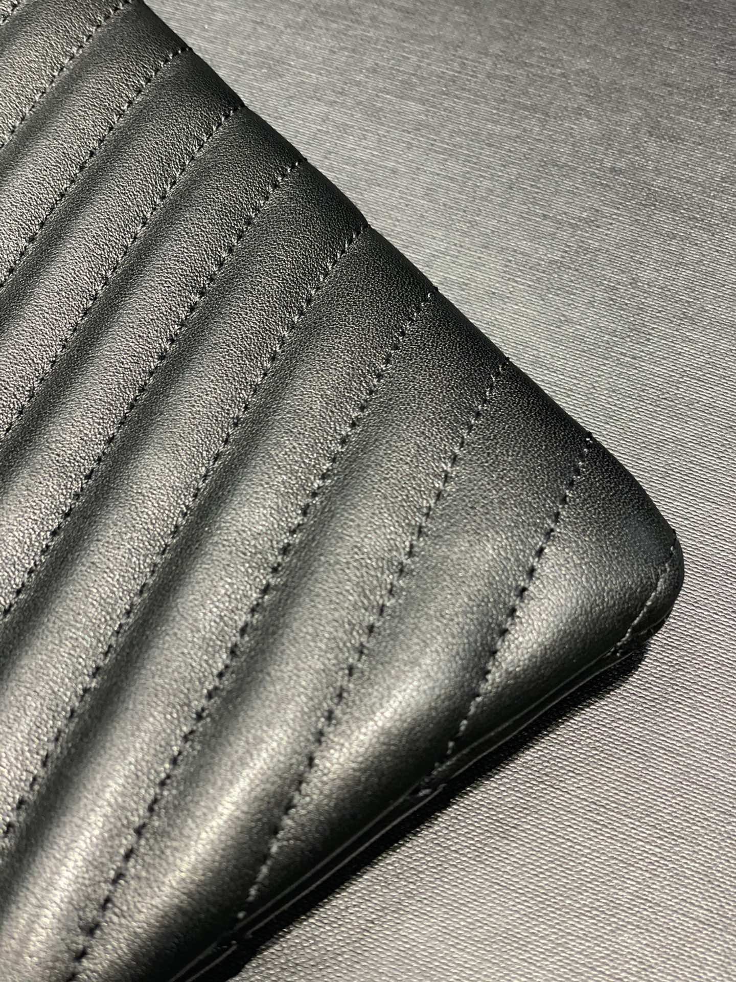 Handbags SAINT LAURENT 379039 size 24  17.5  1.5 cm - vstockx