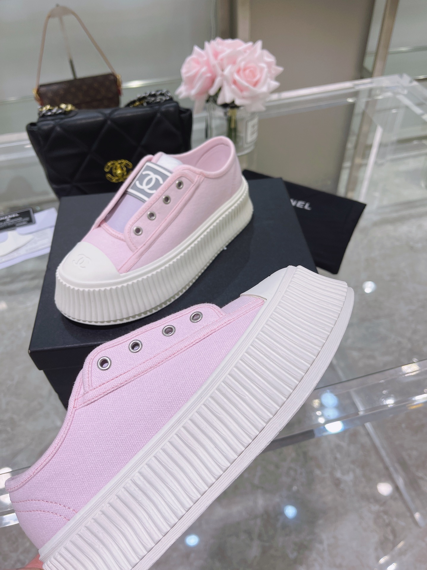 Chanel Platform Sneaker 18 - vstockx