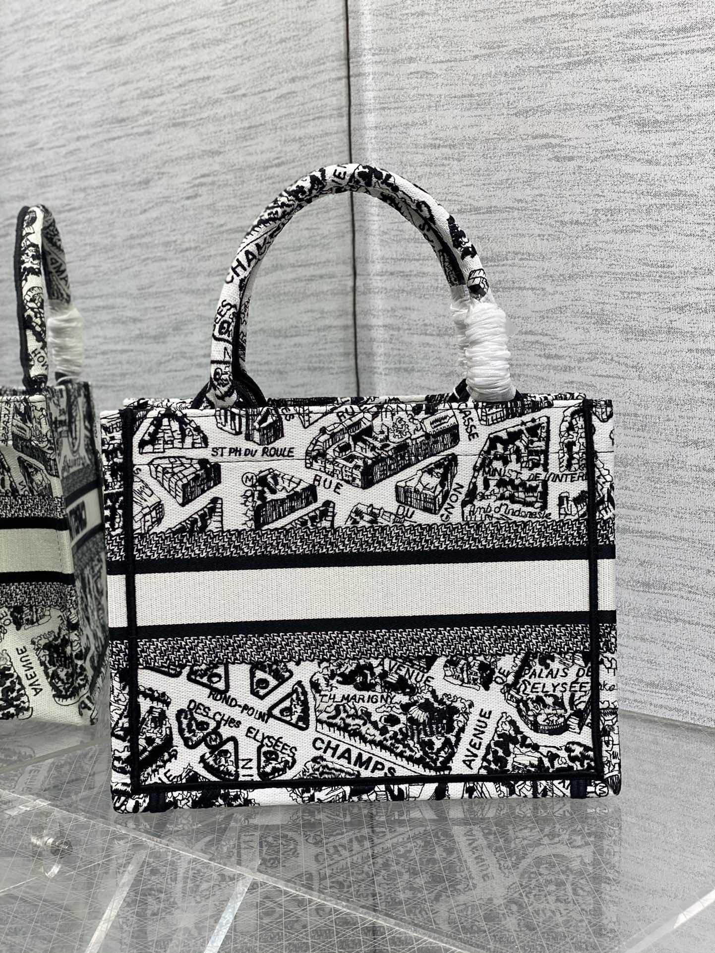 Handbag Dior size 26*8*22 cm - vstockx
