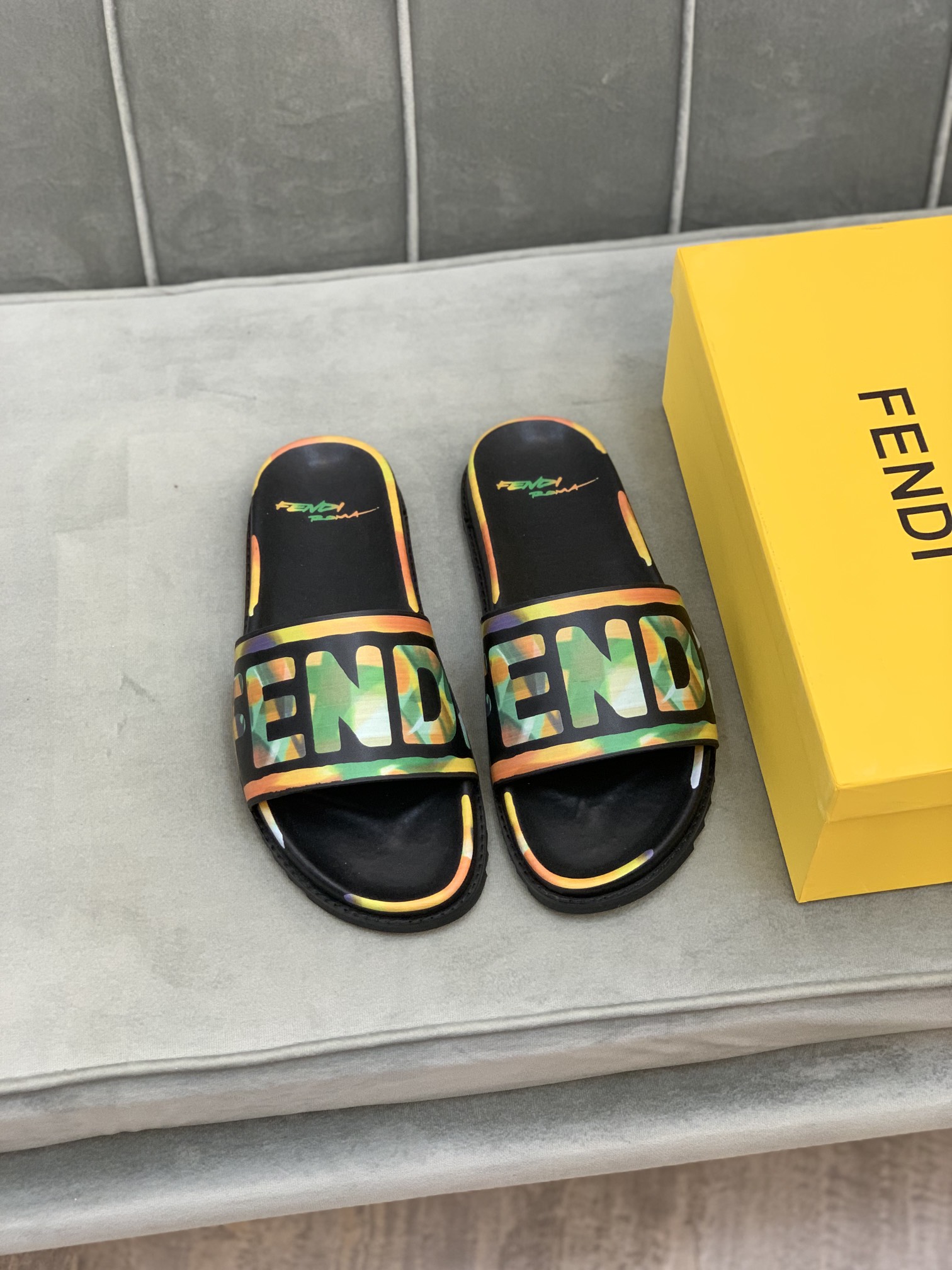 Fendi Slides 1 - vstockx