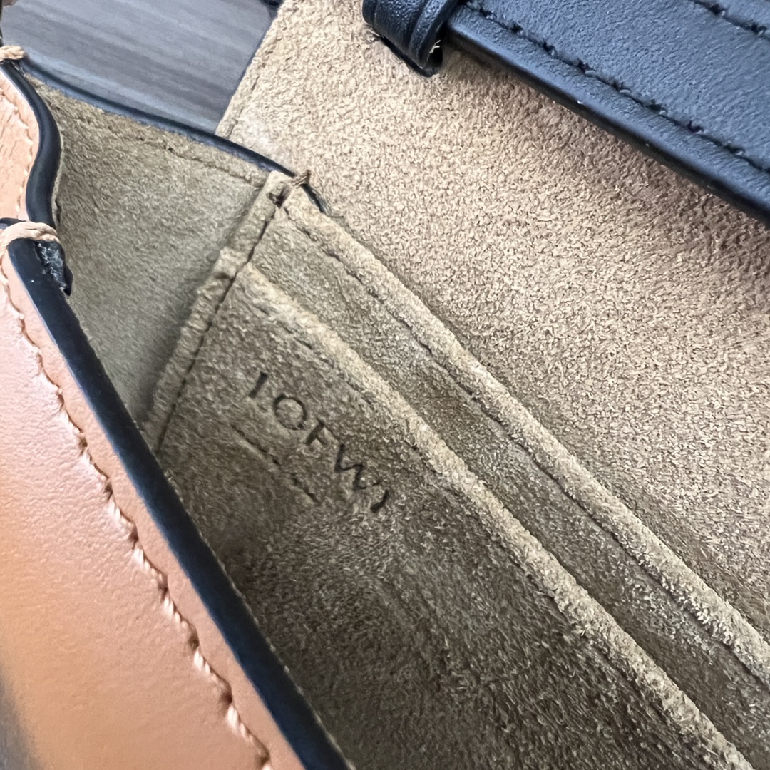 Handbags LOEWE 61824 size:21*12.5*9.5 cm - vstockx