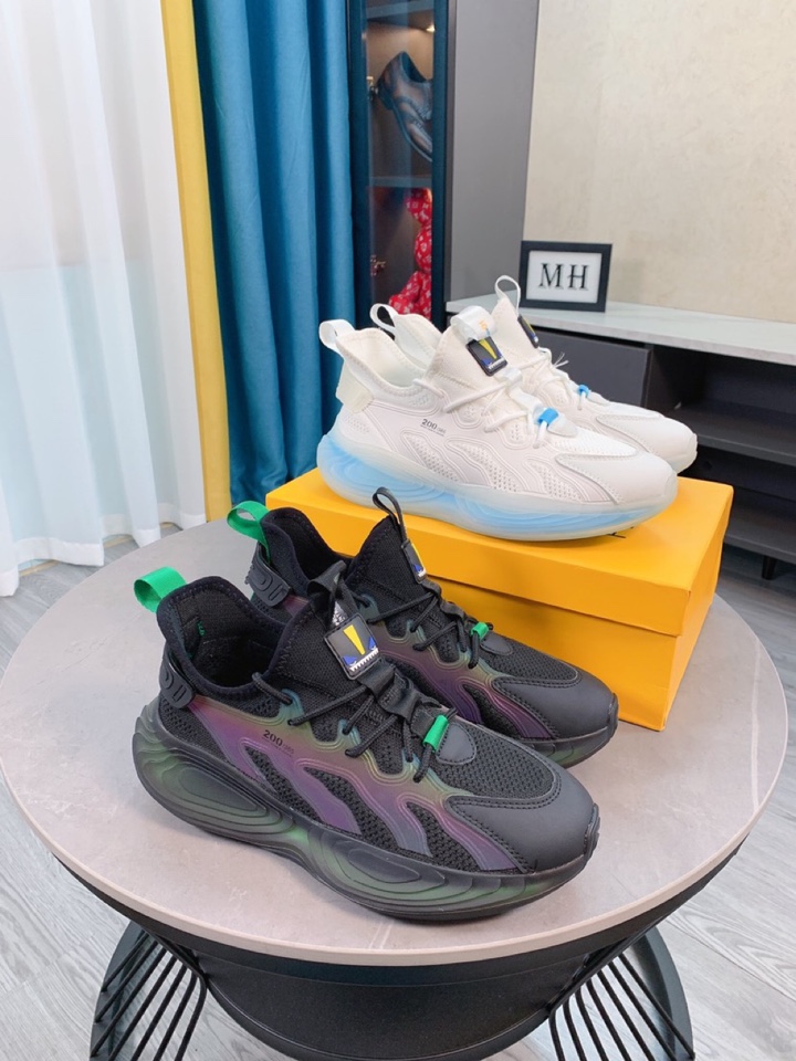 Fendi Low Top Sneakers 5 - vstockx